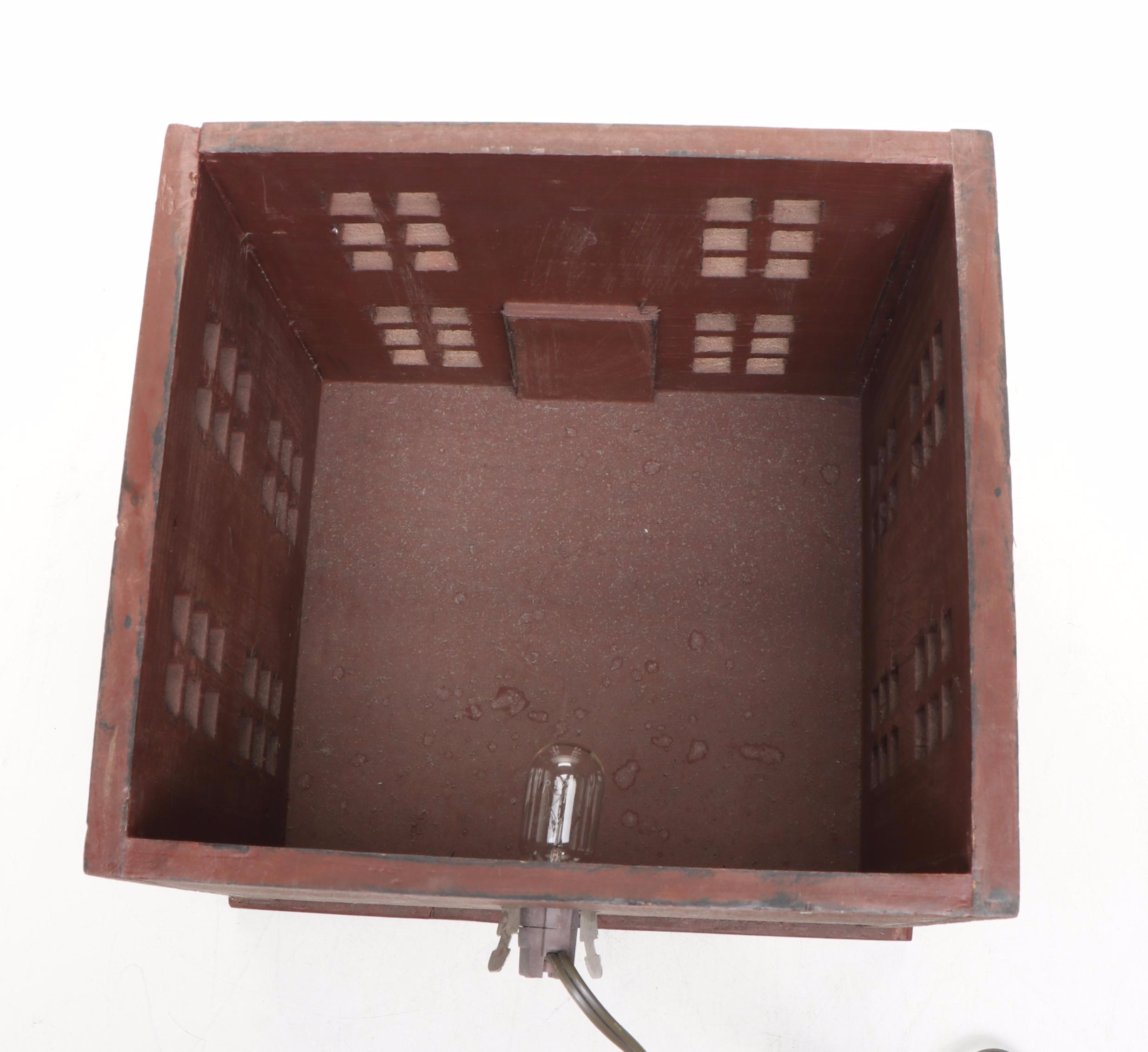 Colonial Style Wood and Metal House Novelty Lamp