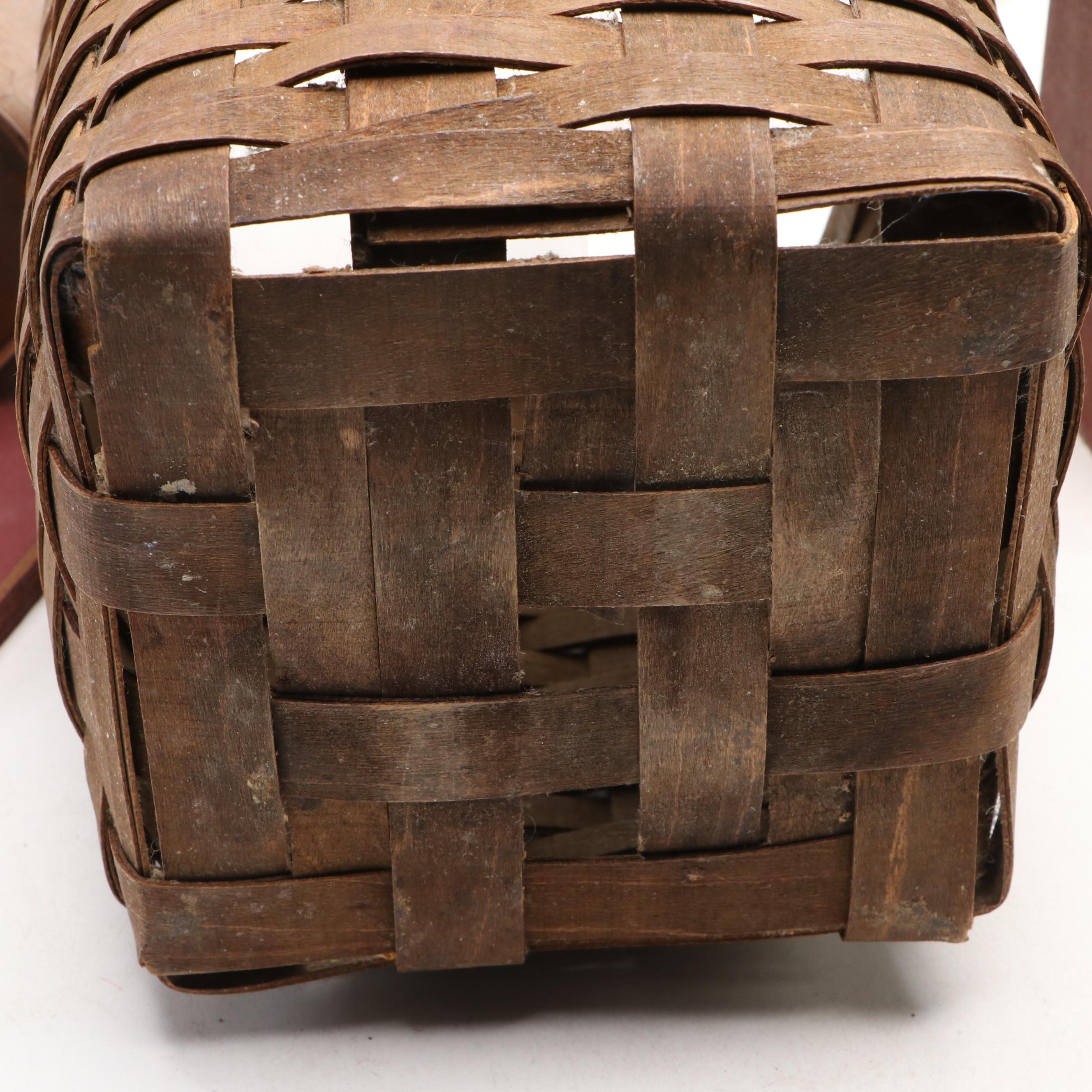 David T. Smith Wooden Plate Rack with Primitive Style Home Décor