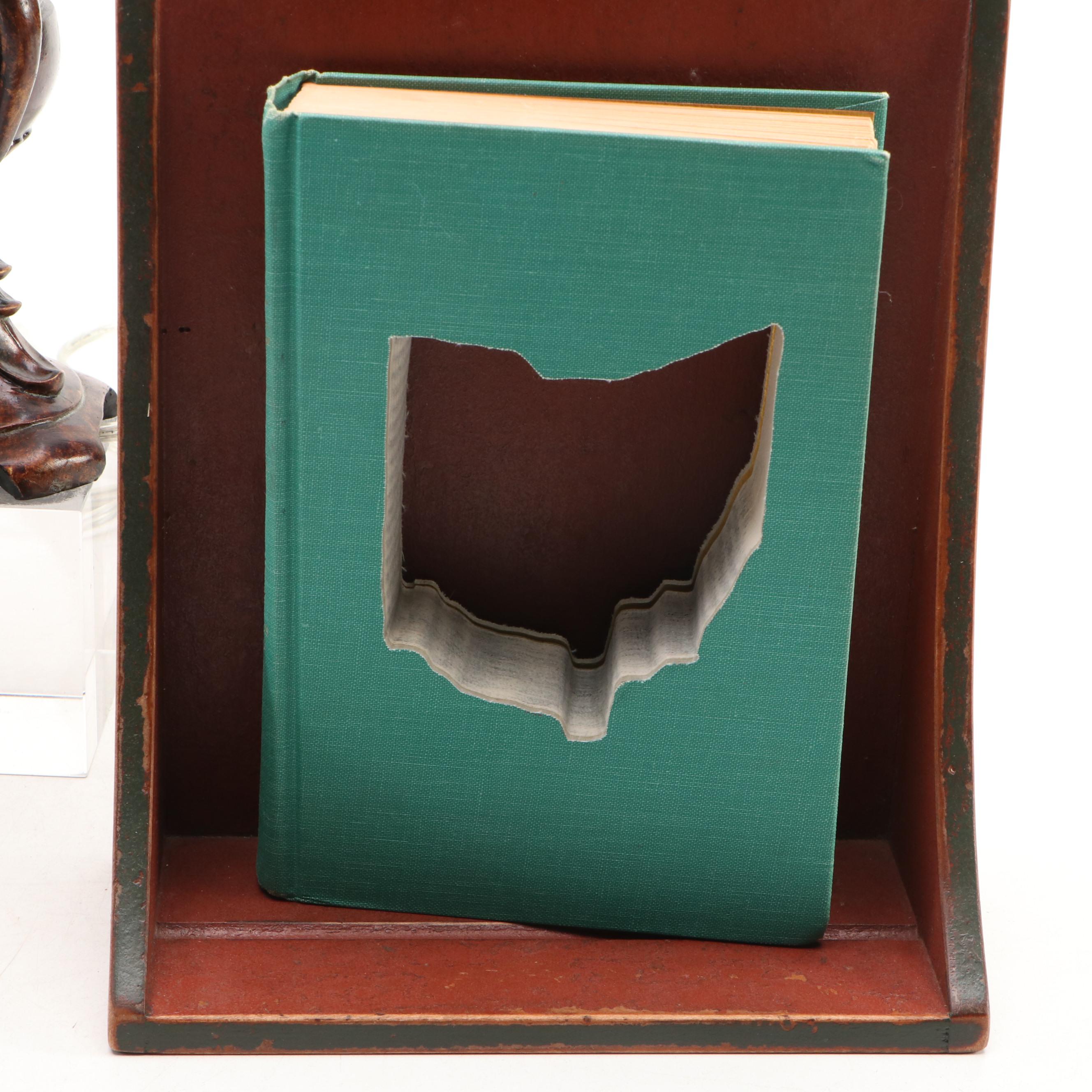 David T. Smith Wooden Plate Rack with Primitive Style Home Décor