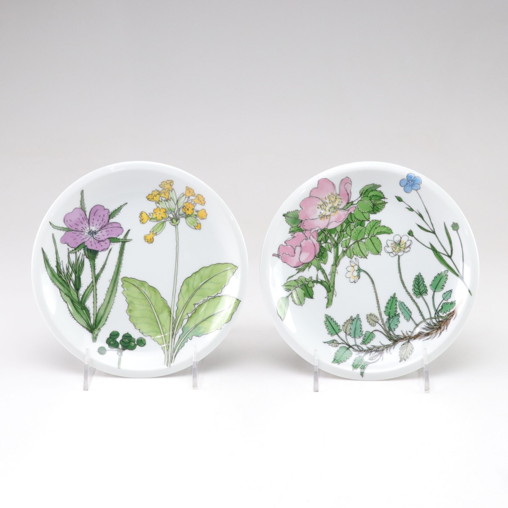 Fukigawa Arita Flower Vase with "Midsommar" Porcelain Plates & Blown Glass Vase