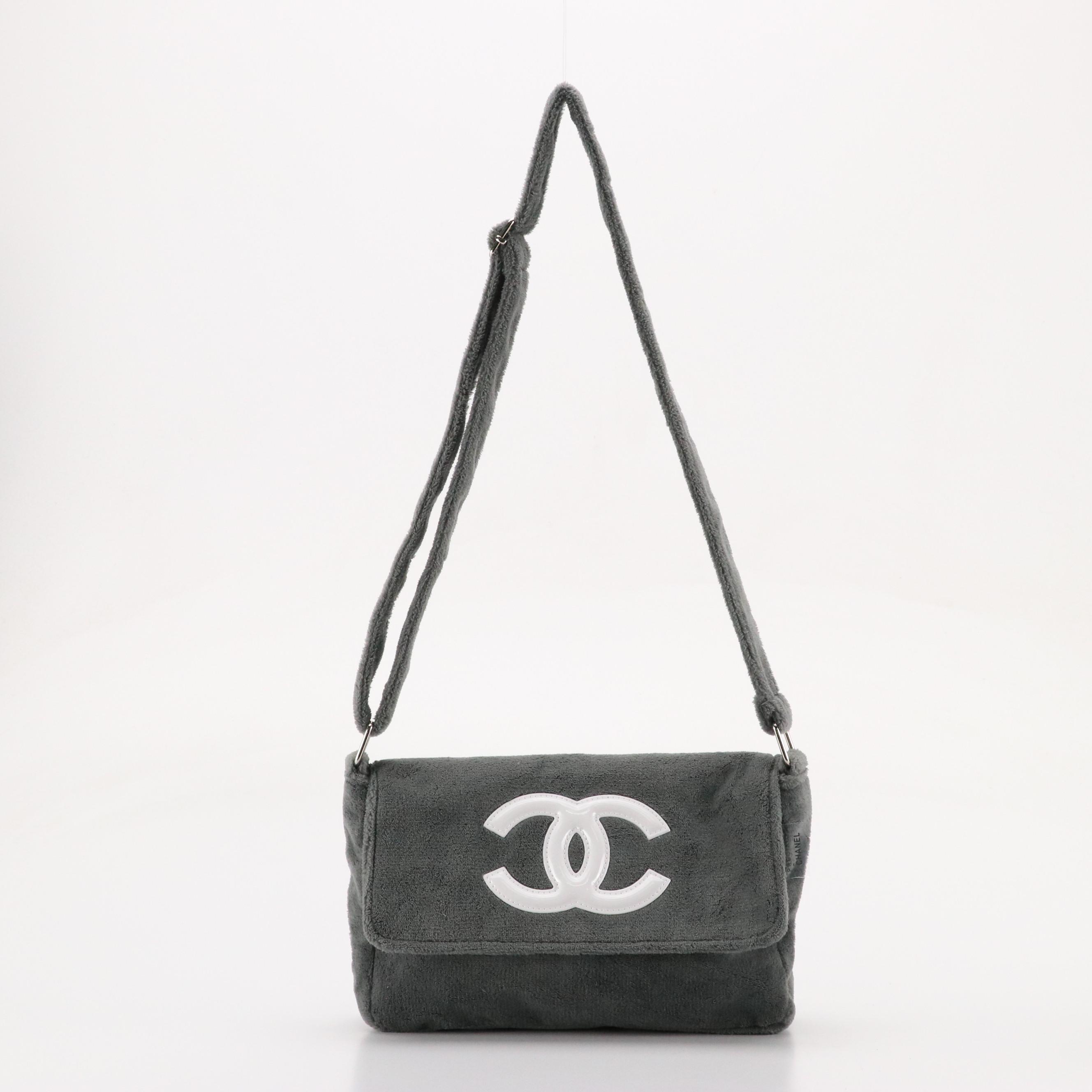 Chanel Makeup Précision Promotional CC Front Flap Crossbody Bag in Fuzzy Gray