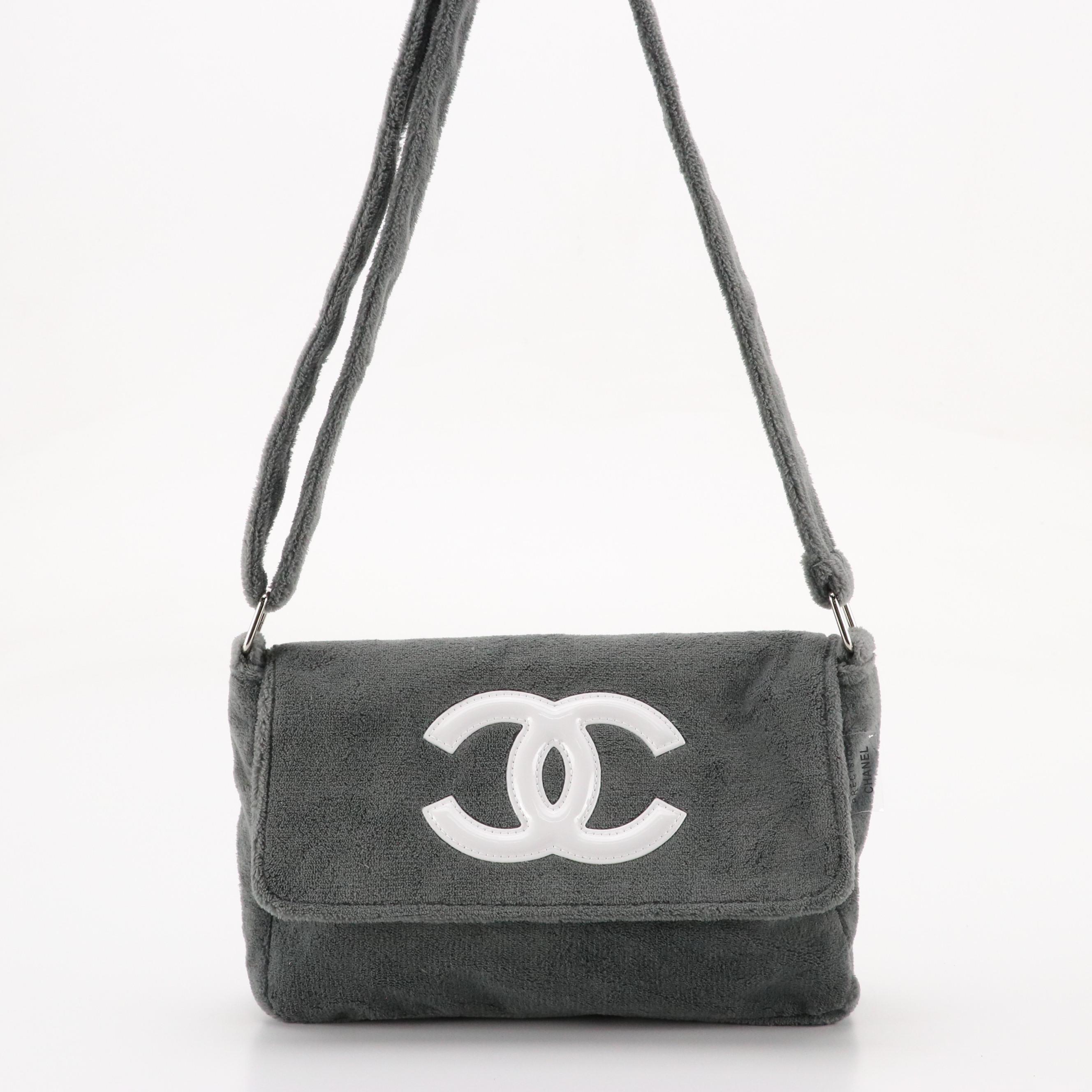 Chanel Makeup Précision Promotional CC Front Flap Crossbody Bag in Fuzzy Gray