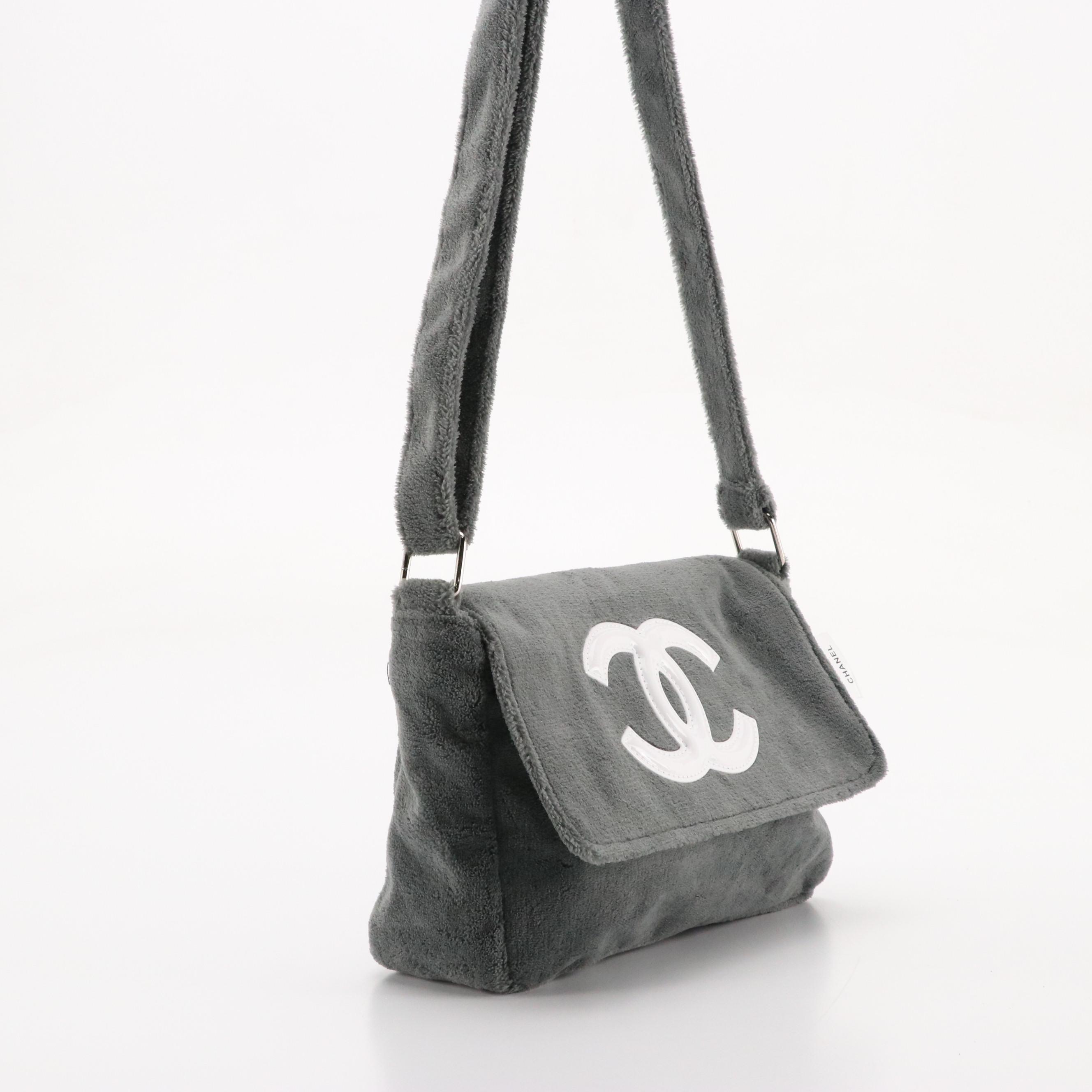 Chanel Makeup Précision Promotional CC Front Flap Crossbody Bag in Fuzzy Gray