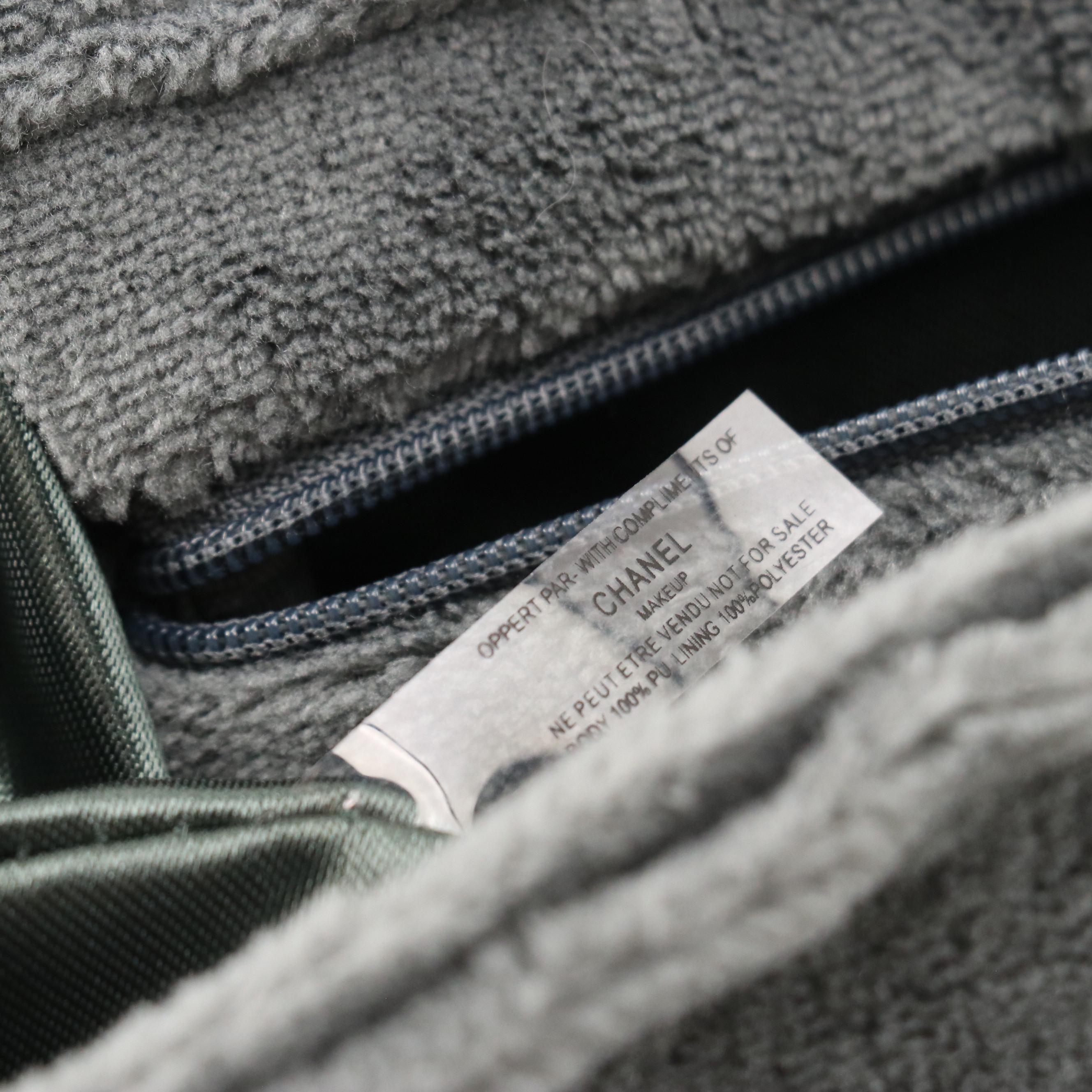 Chanel Makeup Précision Promotional CC Front Flap Crossbody Bag in Fuzzy Gray