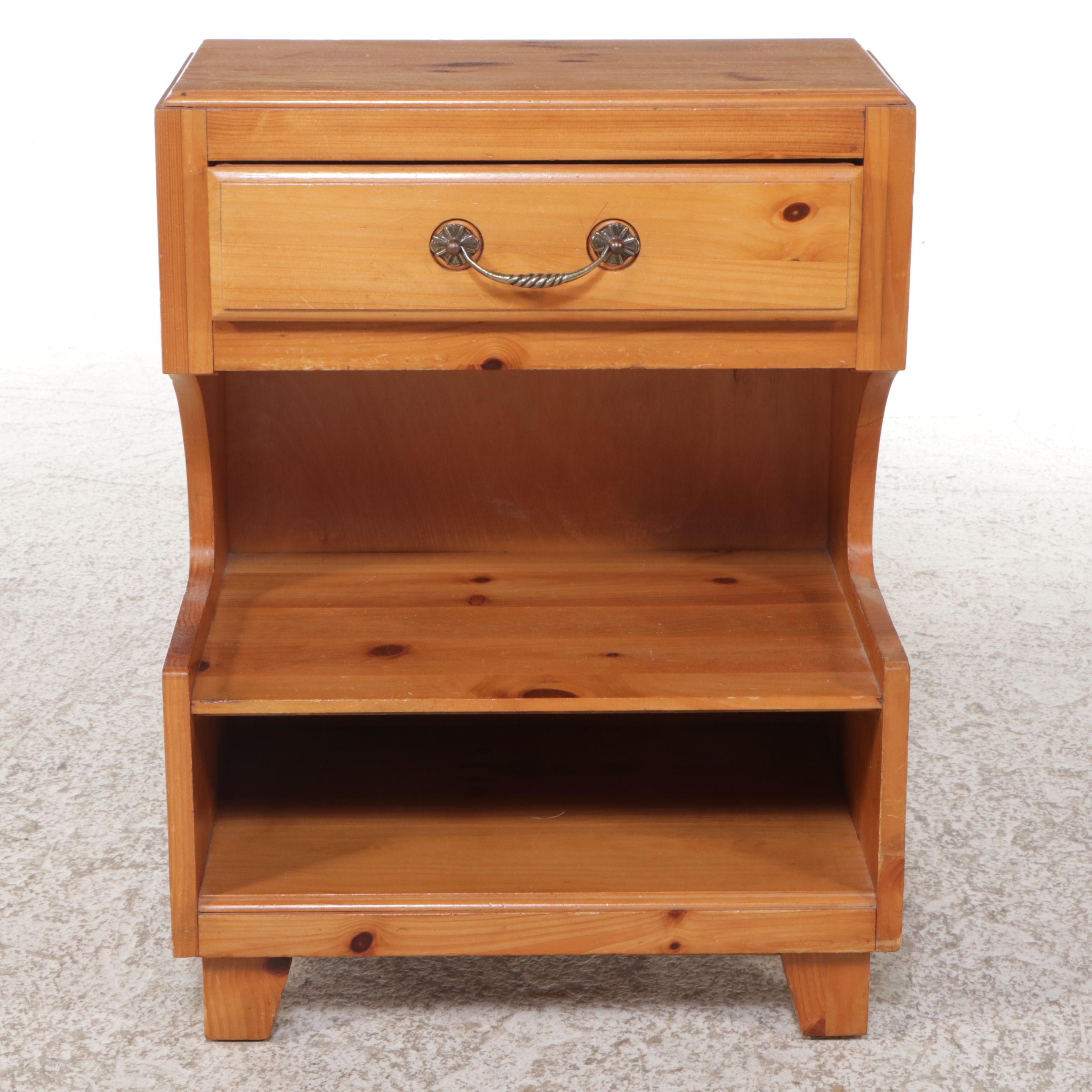 Remseur Furniture Co. Pine Nightstand