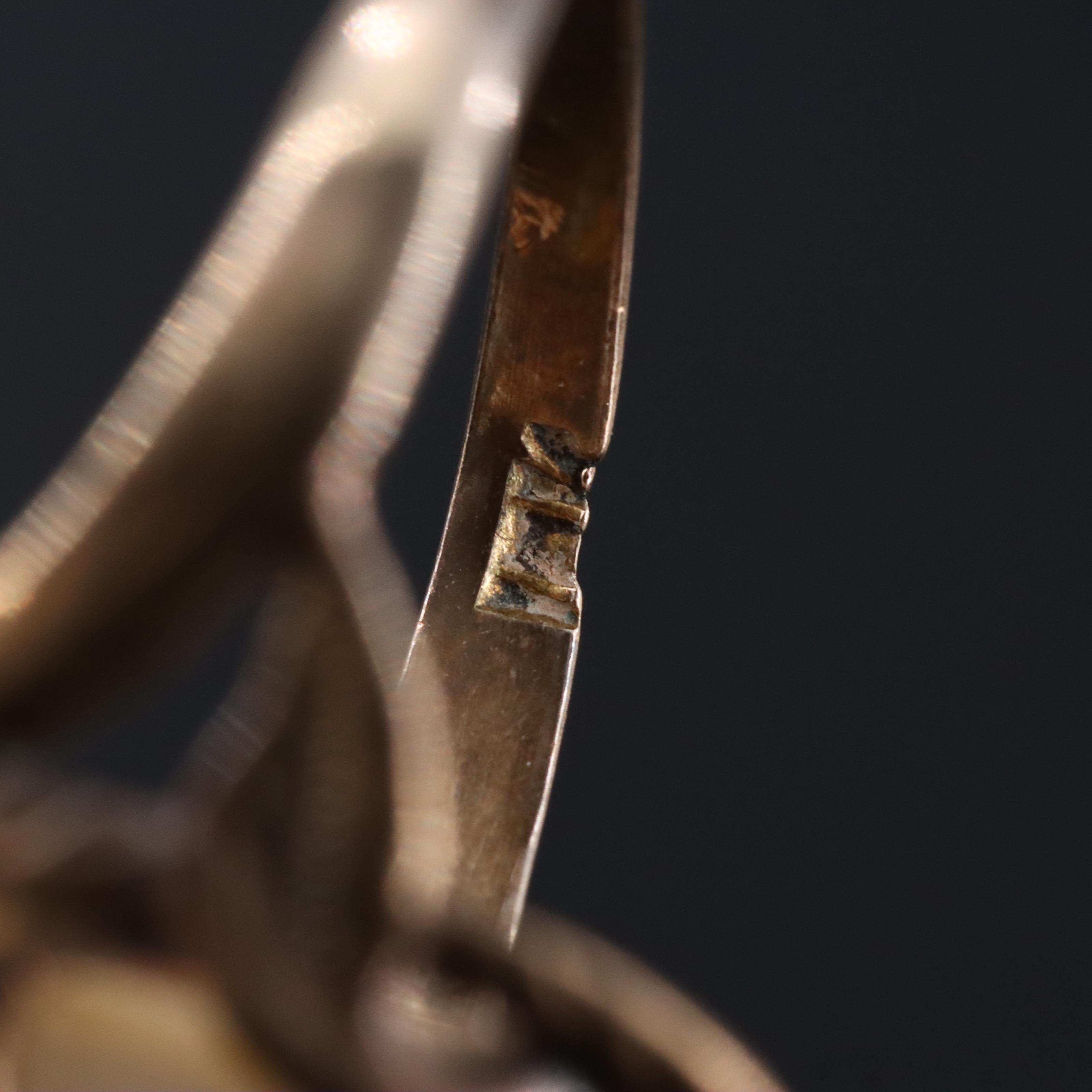 10K Shell and Diamond Ring