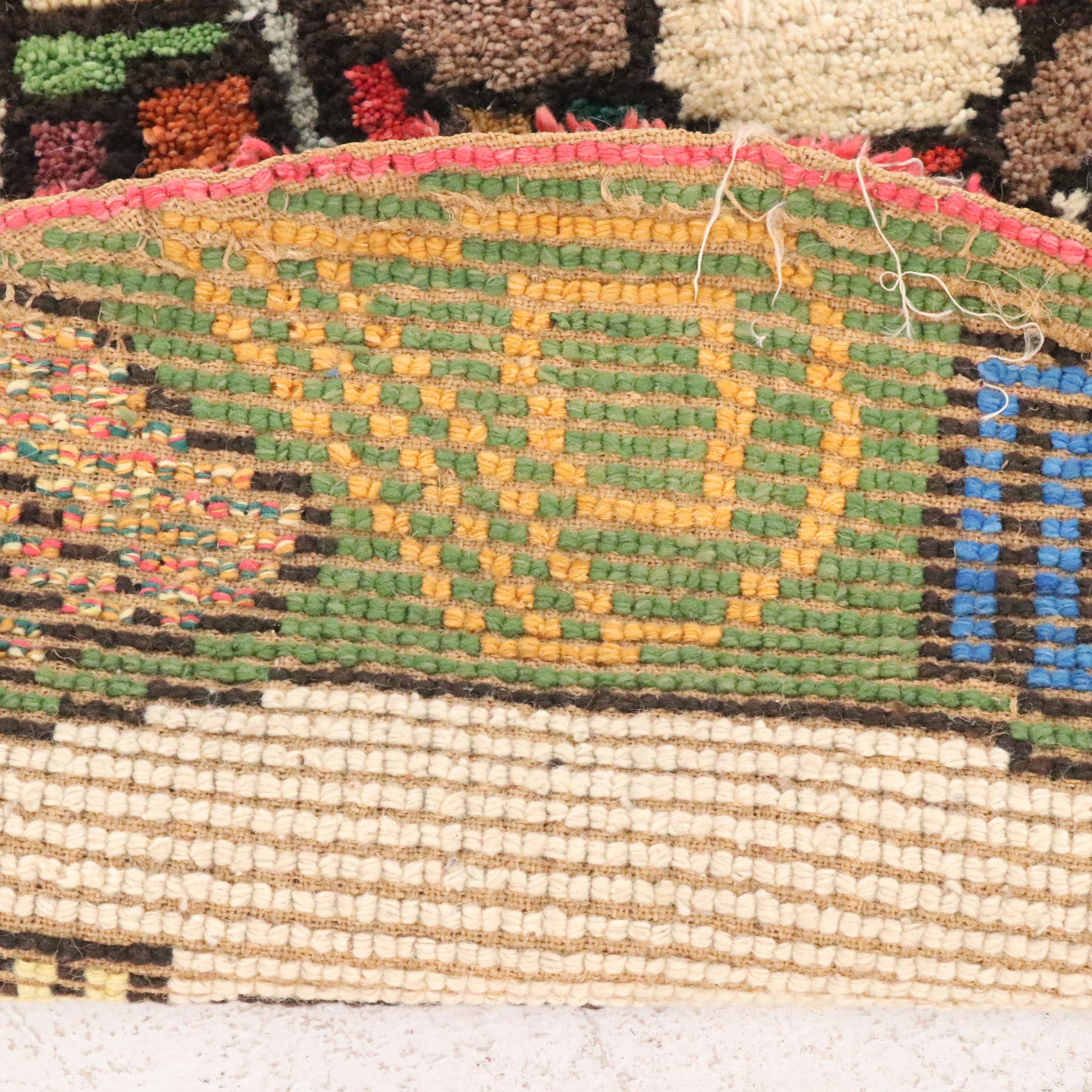 4'5 Round Hand-Knotted Mayan Calendar Style Accent Rug