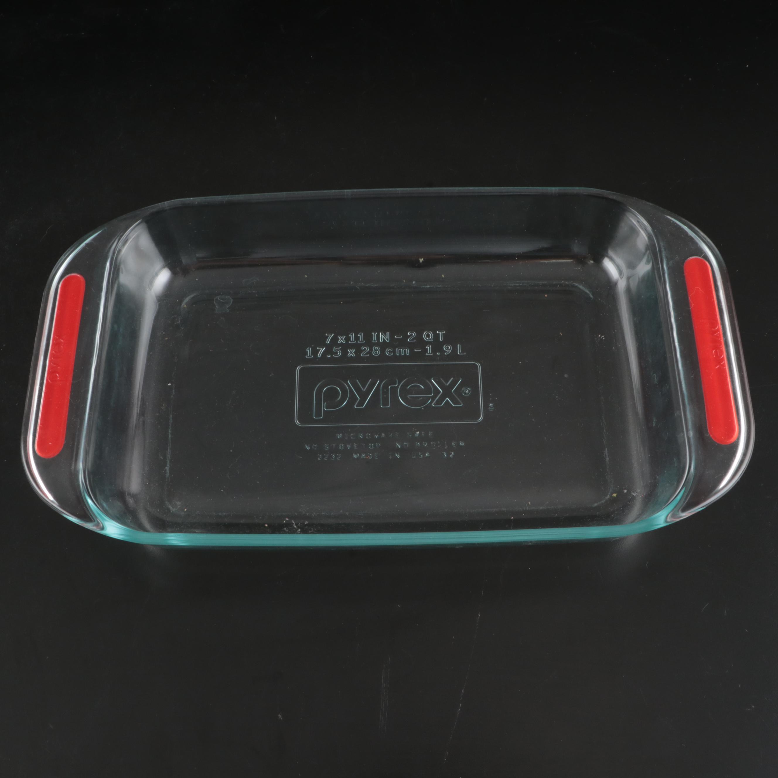 Pyrex with Other Glass Mixing Bowls, Pie Pans, and Food Storage Containers