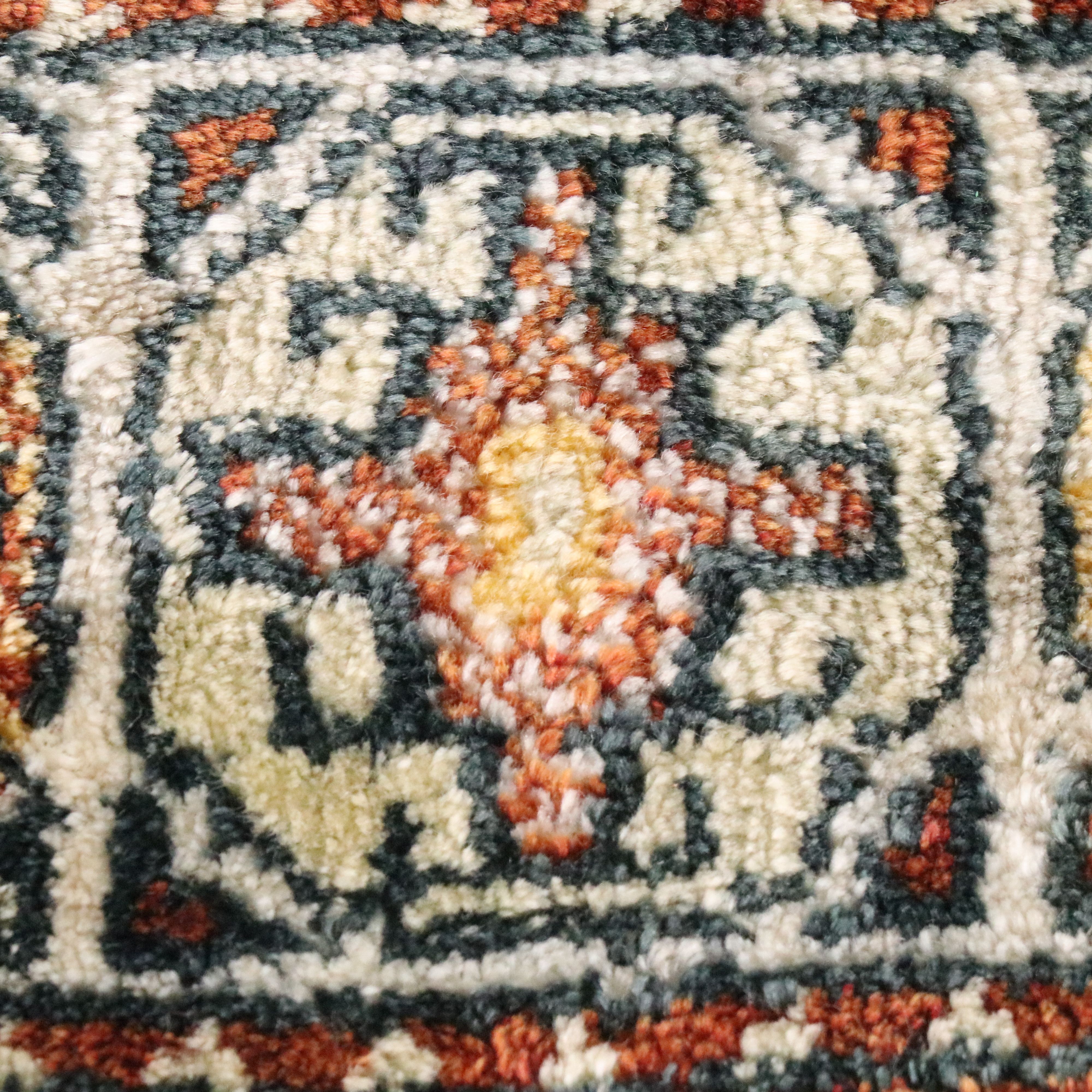 1'7 x 2'10 Machine Made Turkish Style Accent Rug