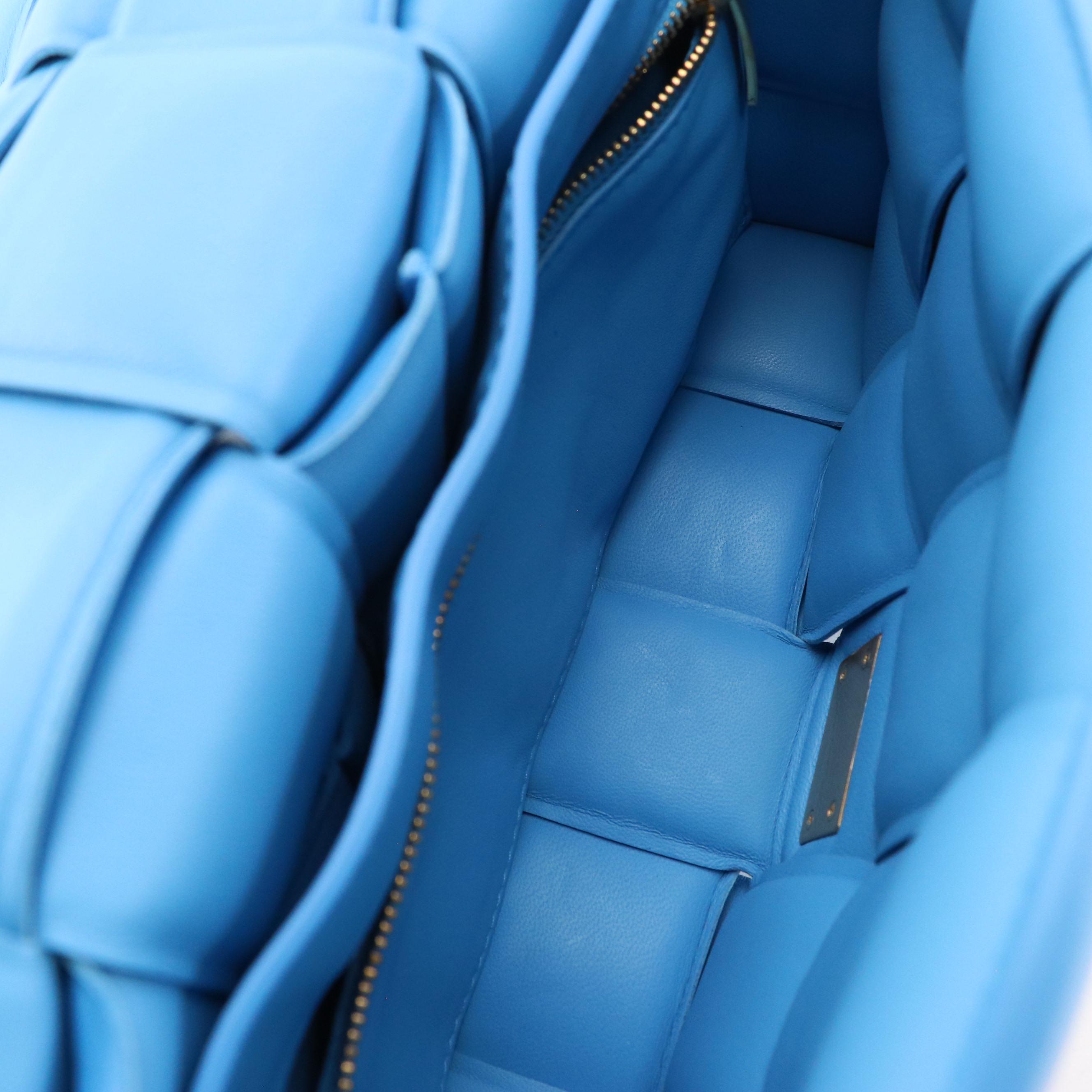 Bottega Veneta Cassette Chain Bag in Blue Padded Maxi Intrecciato Nappa Leather