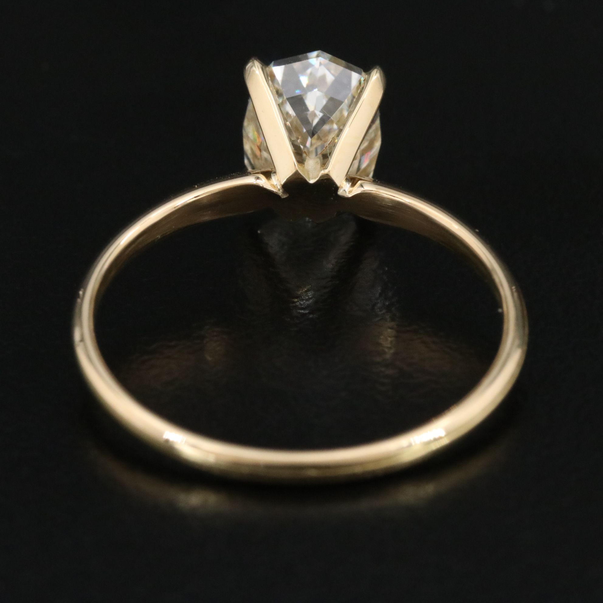 18K 2.06 CT Diamond Solitaire Ring with GIA Report