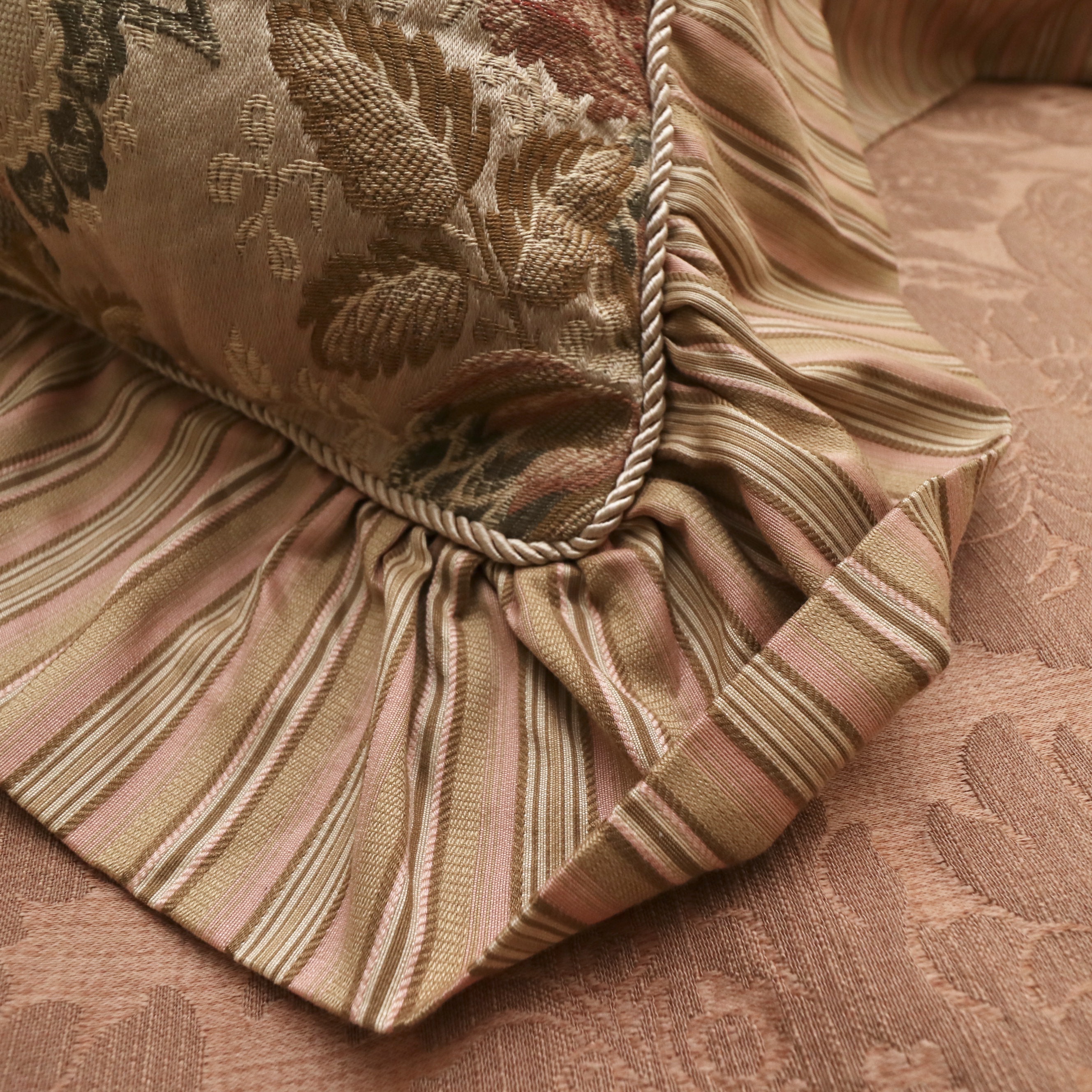 Henredon Four-Poster Mahogany Queen Bed and Ethan Allen Bedding