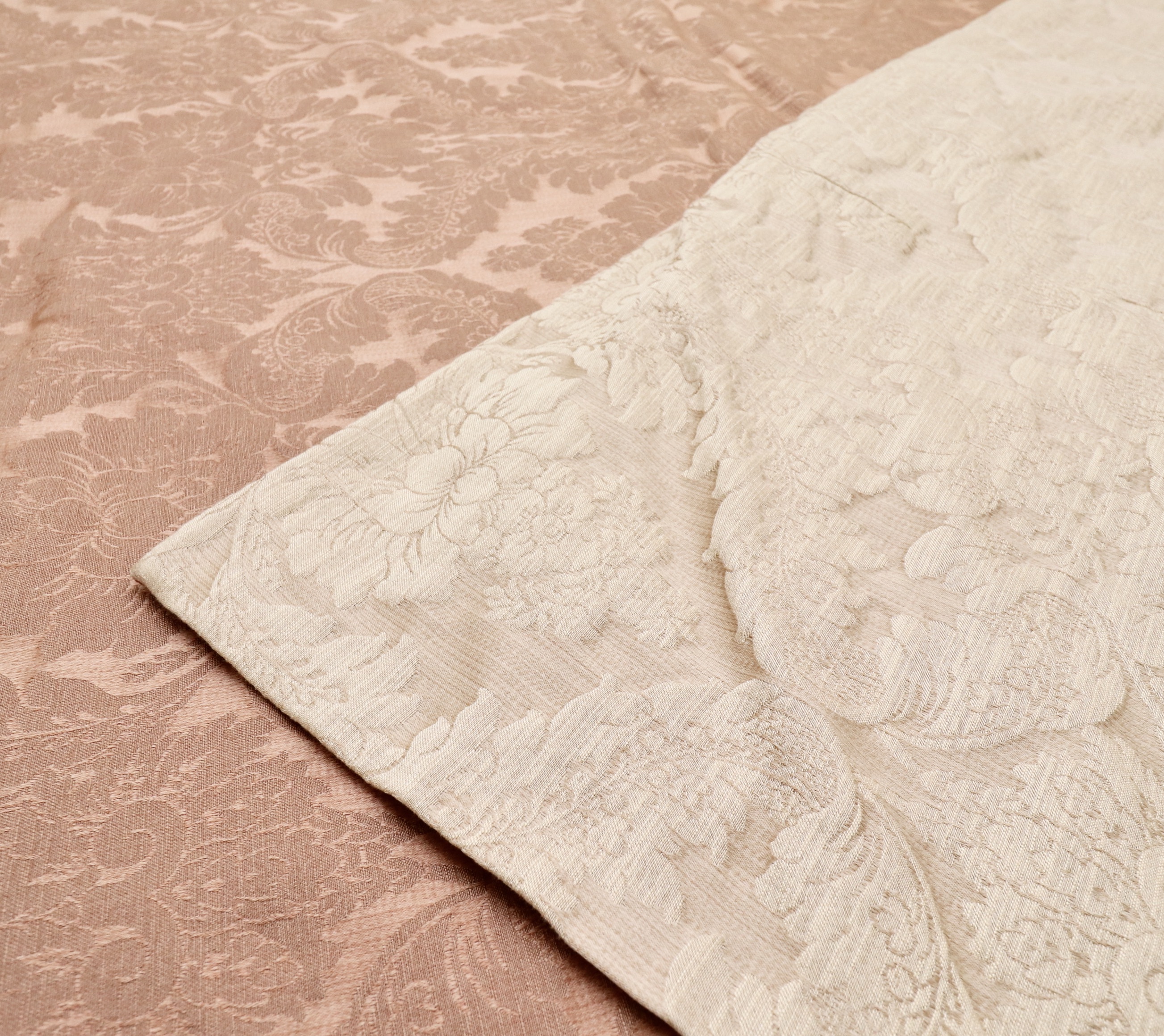 Henredon Four-Poster Mahogany Queen Bed and Ethan Allen Bedding