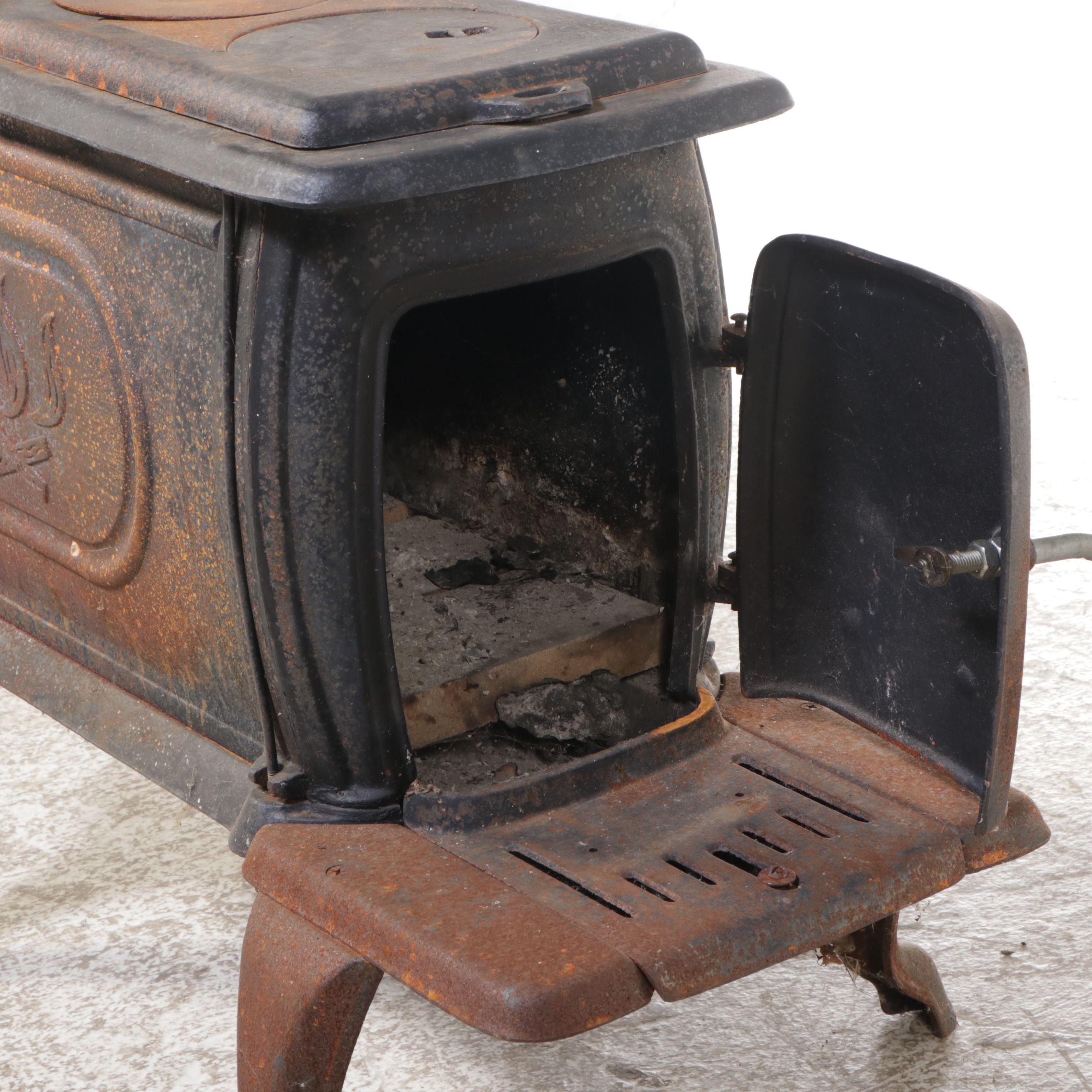 US Stove Company Cast Iron Wood Burning Stove