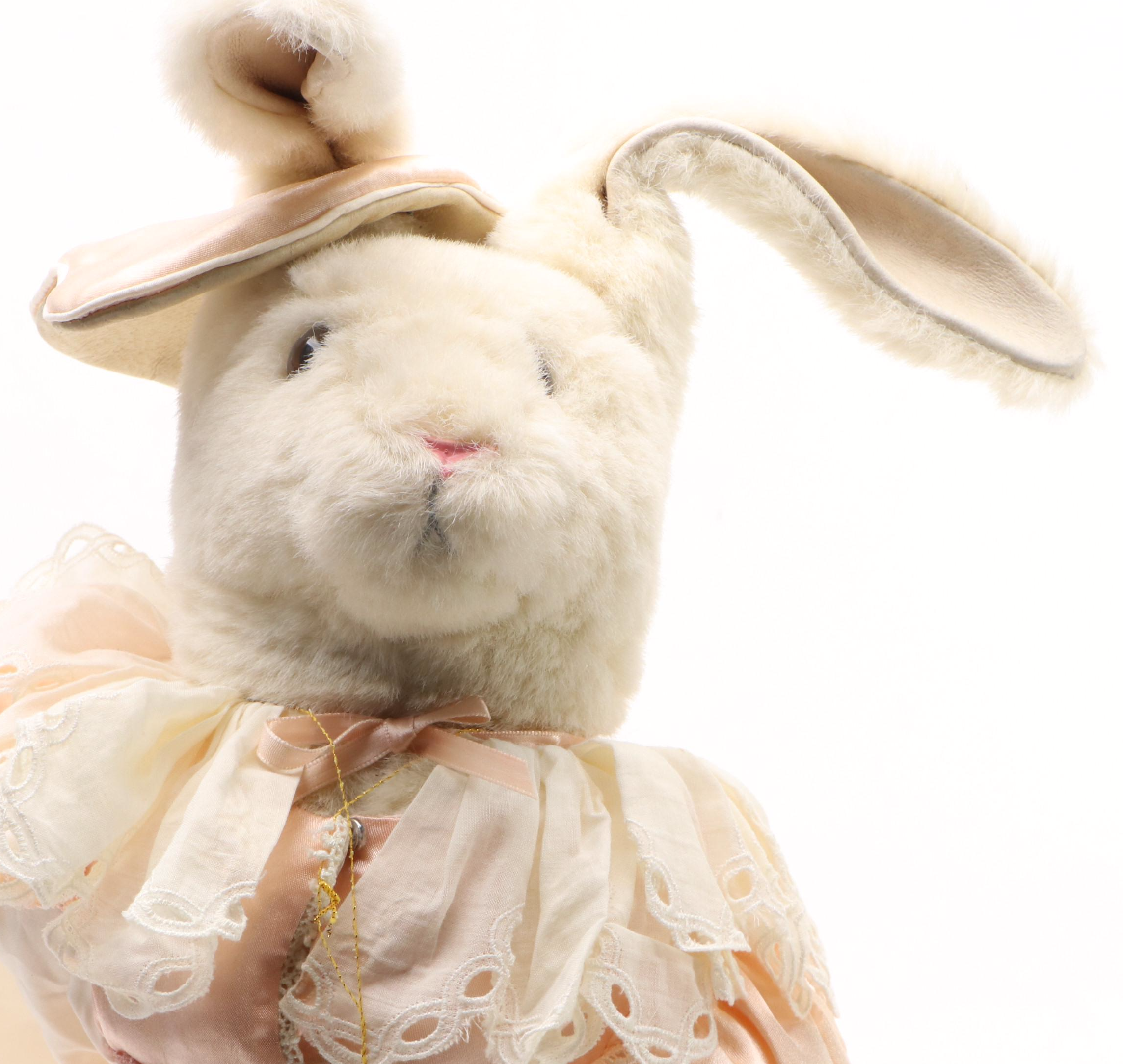 Wendy Brent "Love and Roses Dolls" Edelweiss Music Box Plush Rabbit
