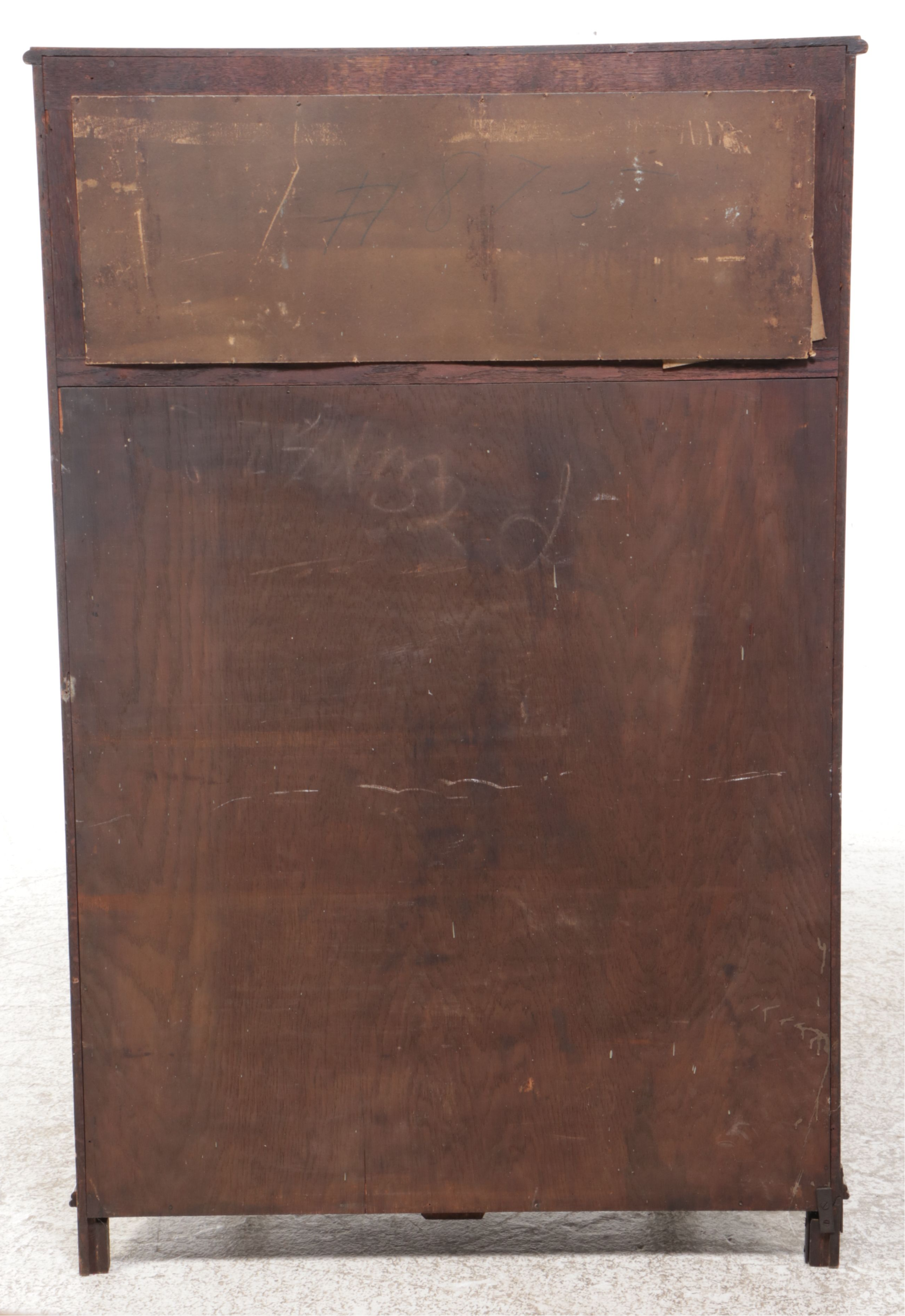 Quartersawn Oak Curved Glass Display Cabinet, Early 20th Century