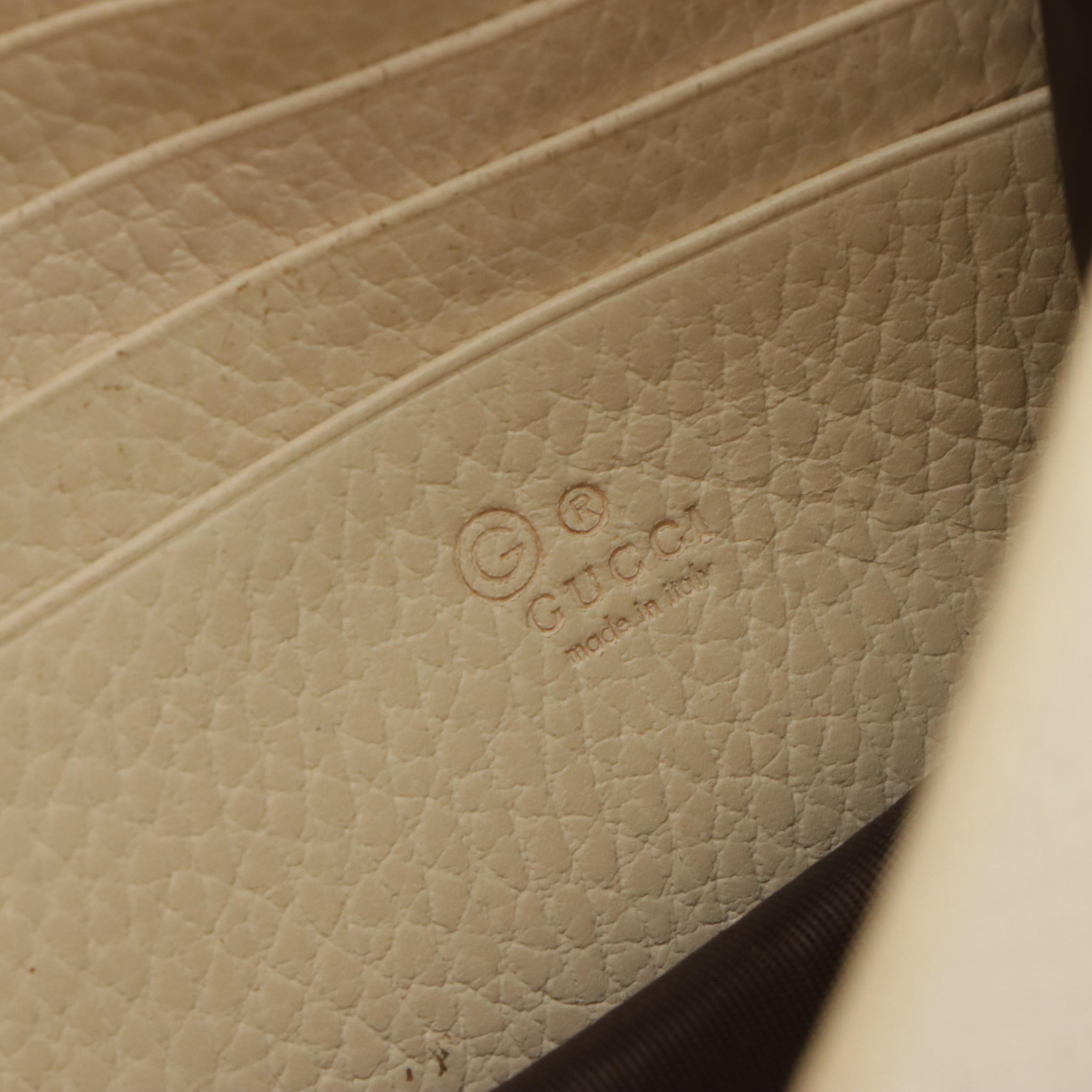 Gucci Interlocking G Wallet on Chain Crossbody Bag in White Grained Leather