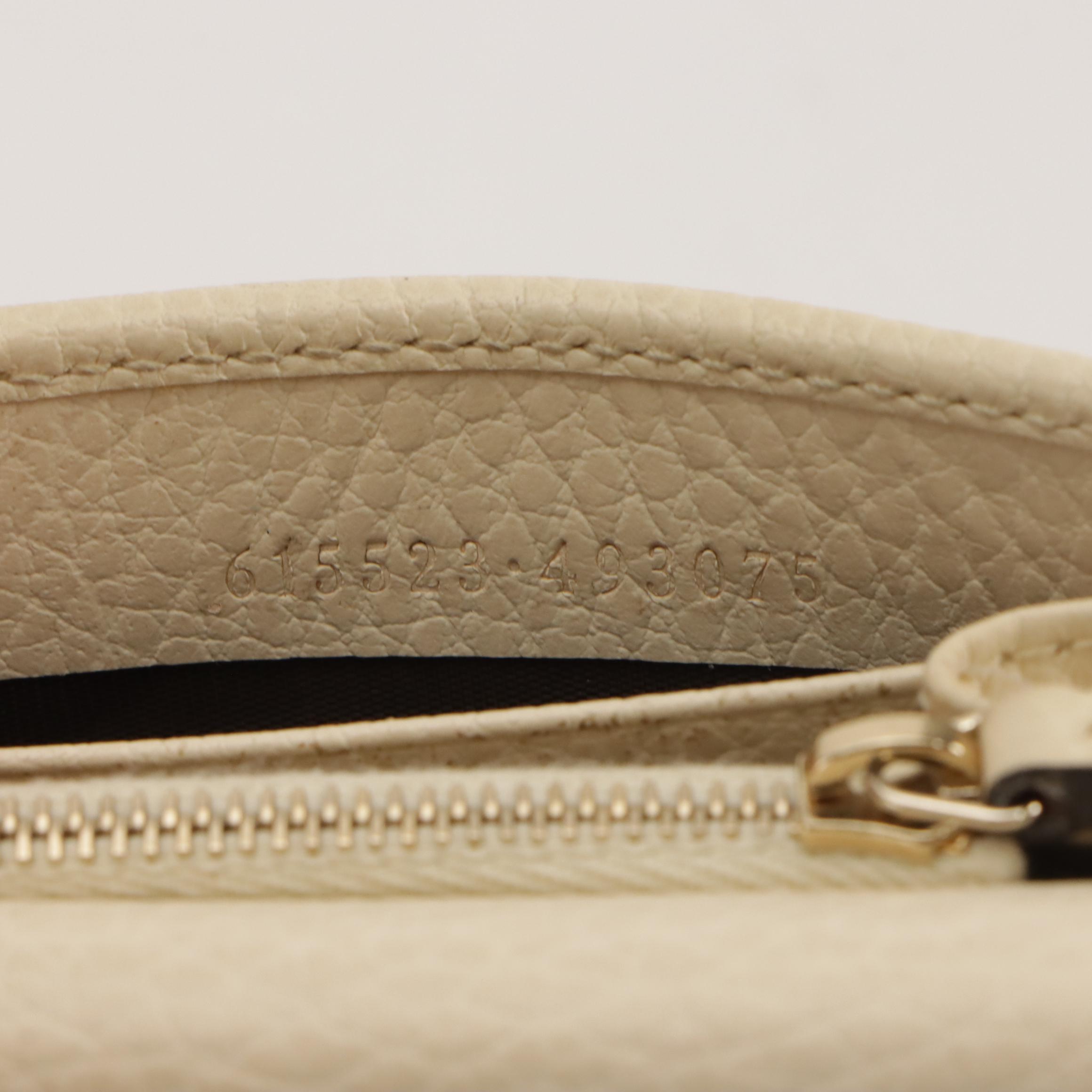 Gucci Interlocking G Wallet on Chain Crossbody Bag in White Grained Leather