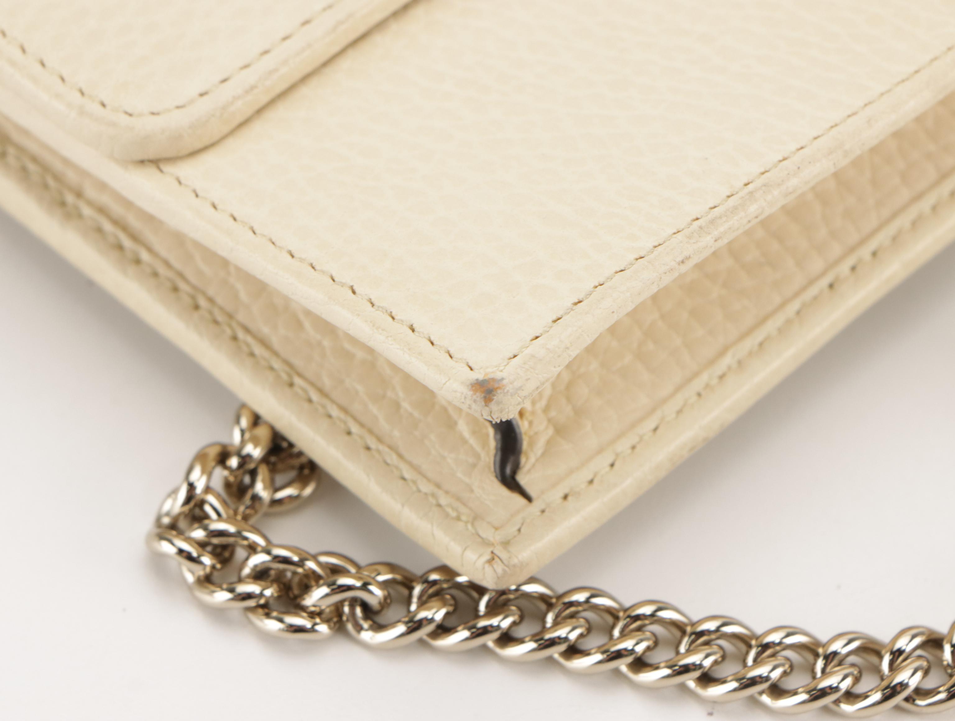Gucci Interlocking G Wallet on Chain Crossbody Bag in White Grained Leather