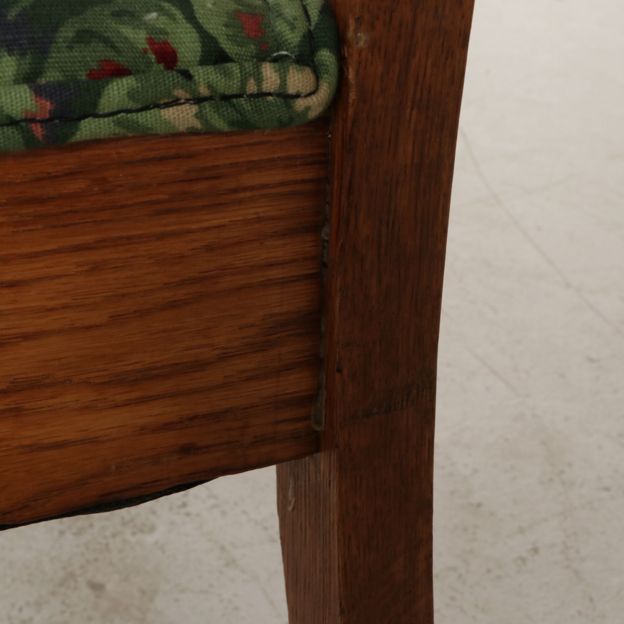 Pair of Victorian Carved Oak Side Chairs, Early 20th Century