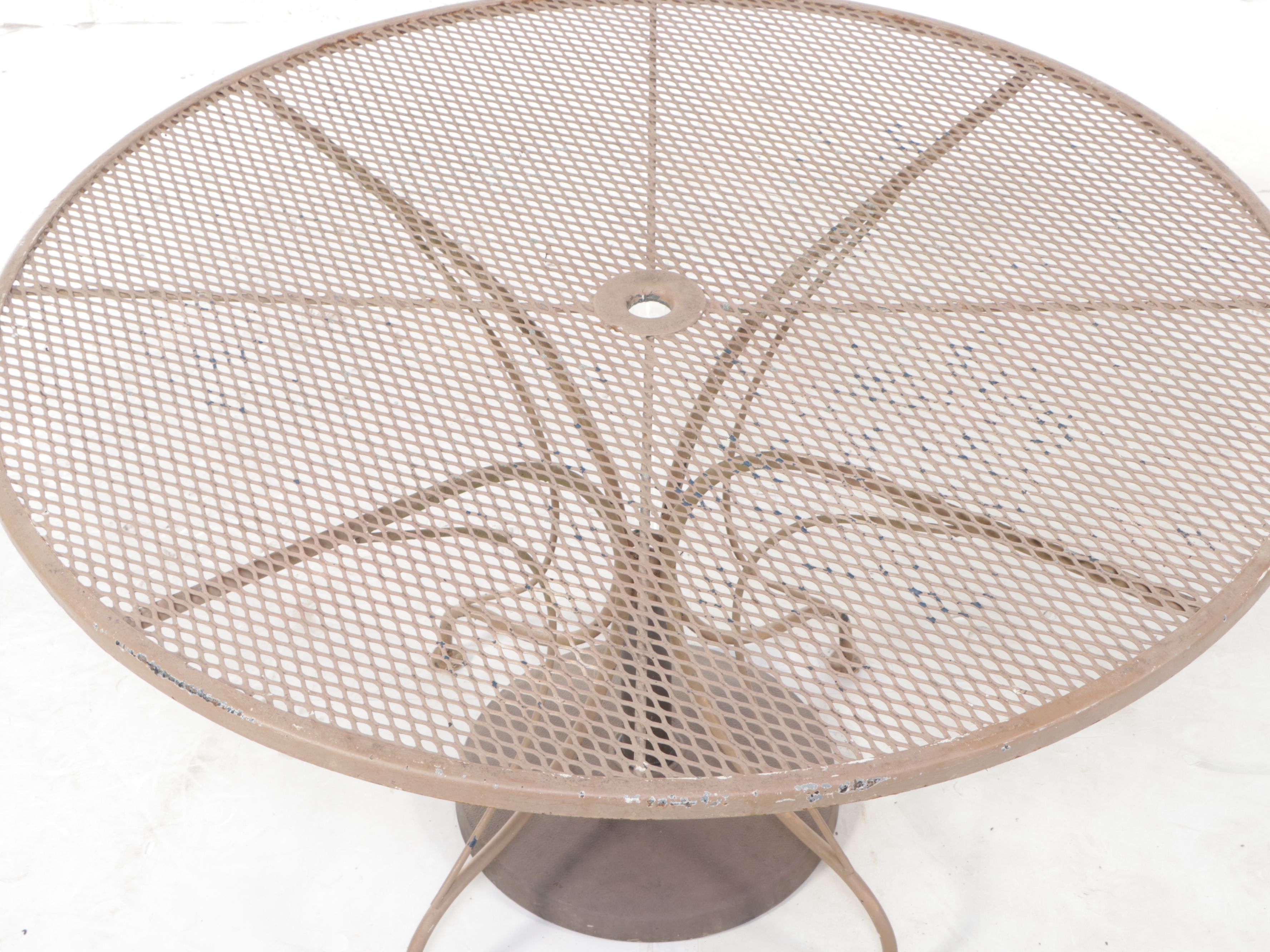 Metal Mesh Patio Dining Set with Contemporary Umbrella