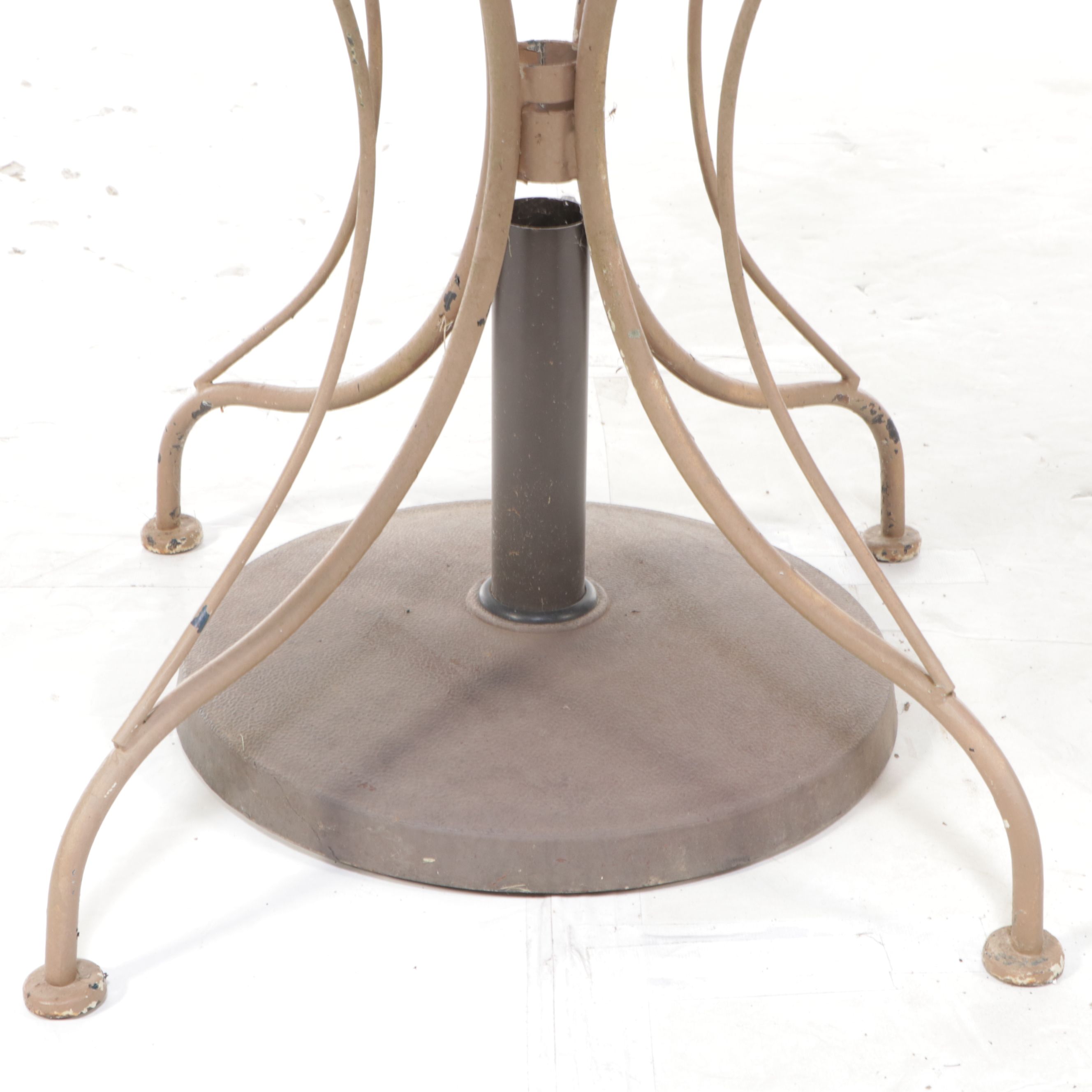 Metal Mesh Patio Dining Set with Contemporary Umbrella