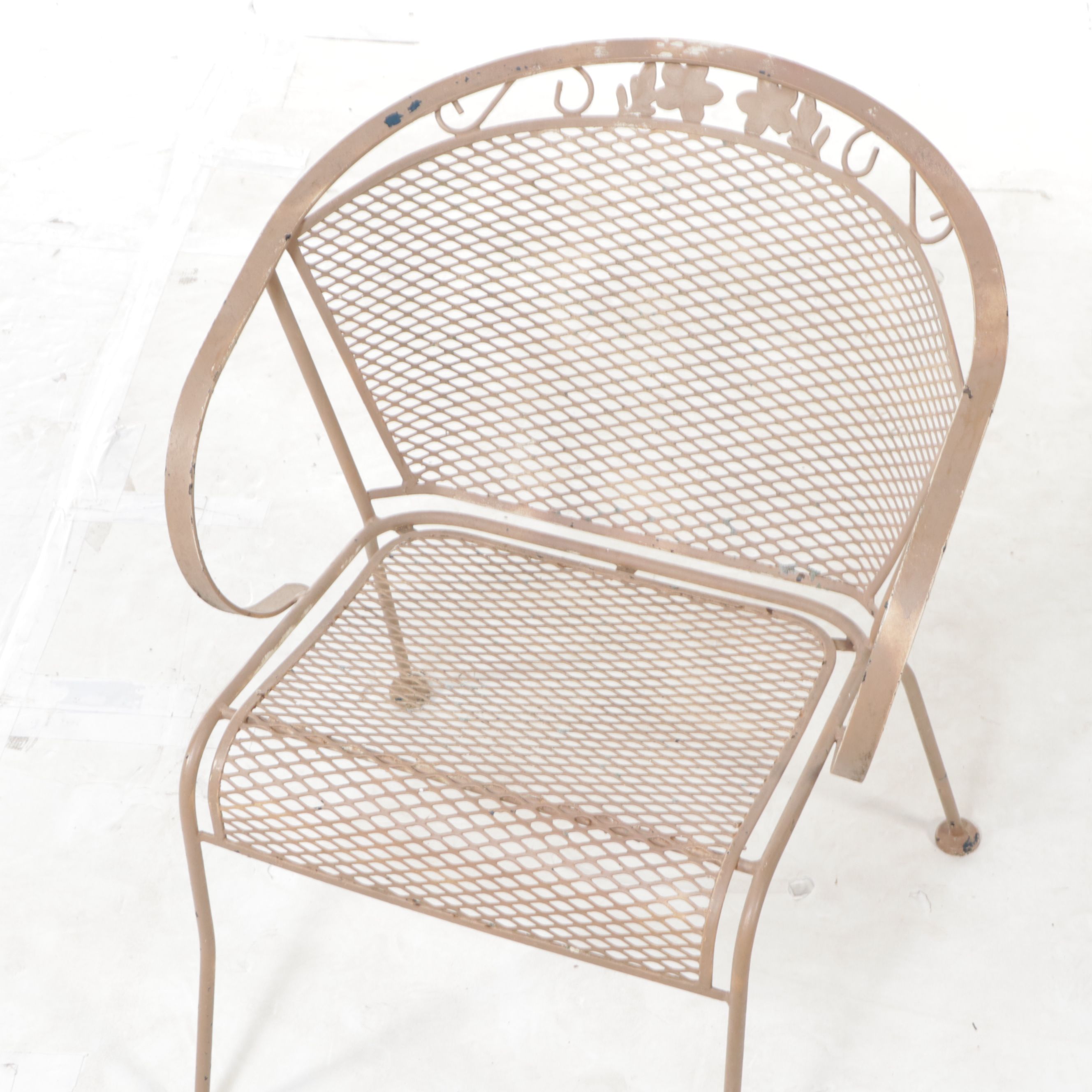 Metal Mesh Patio Dining Set with Contemporary Umbrella