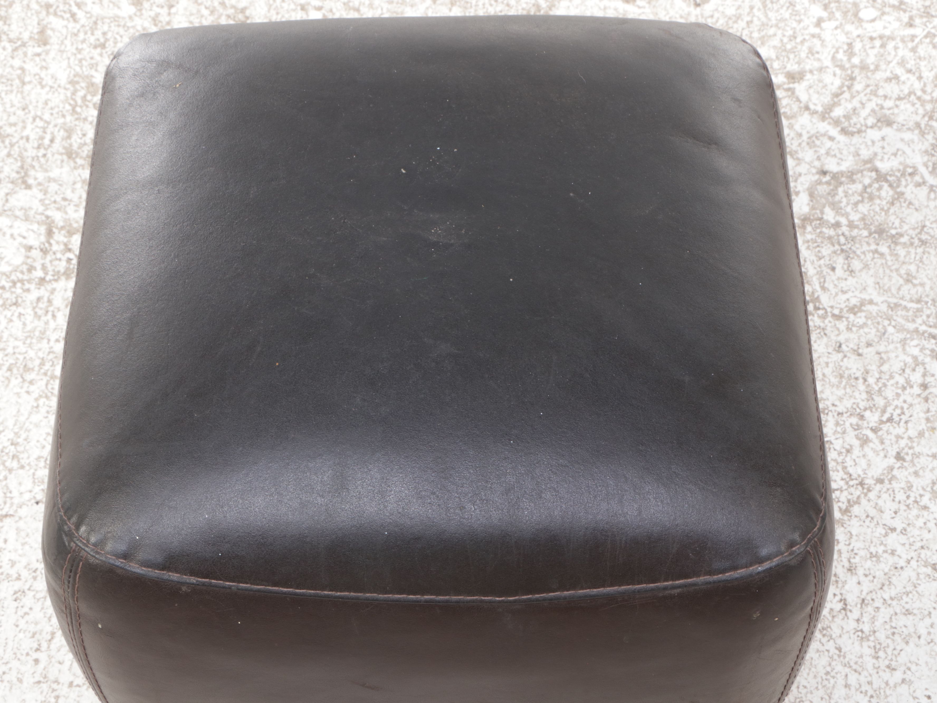 Maxim Italian Leather Upholstered Lounge Chair and Ottoman, Late 20th Century