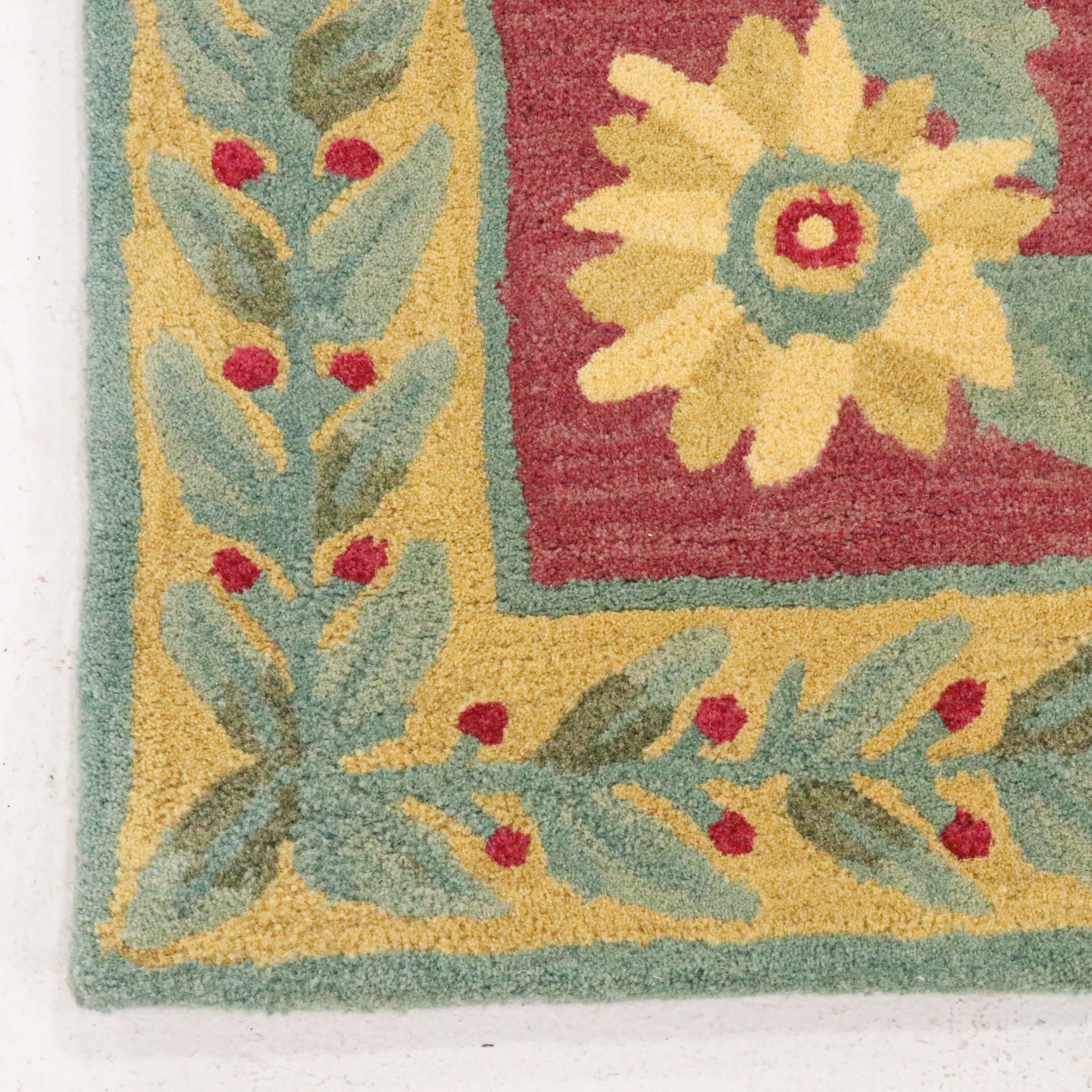 3'1 x 4'11 Hand-Tufted Floral Accent  Rug
