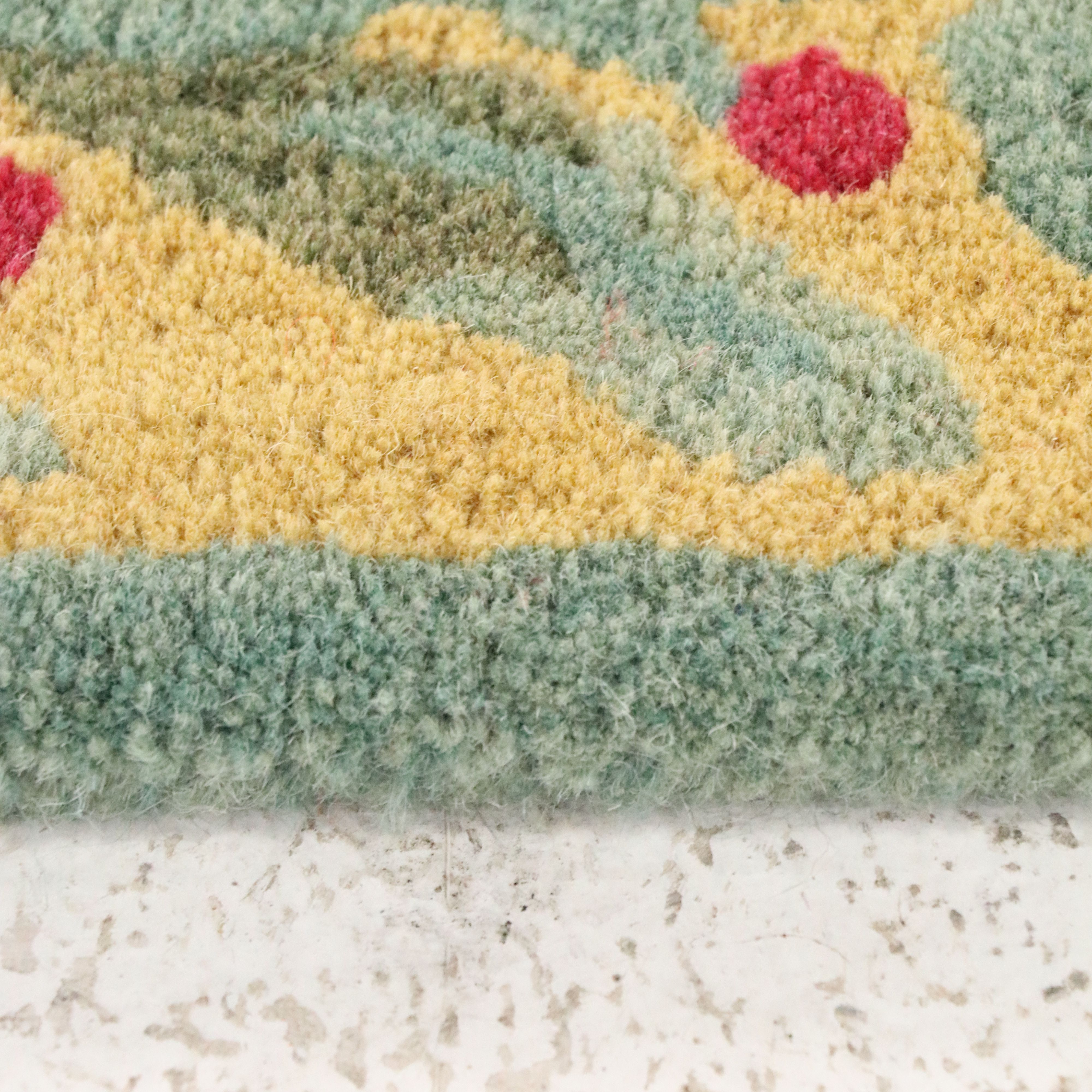 3'1 x 4'11 Hand-Tufted Floral Accent  Rug