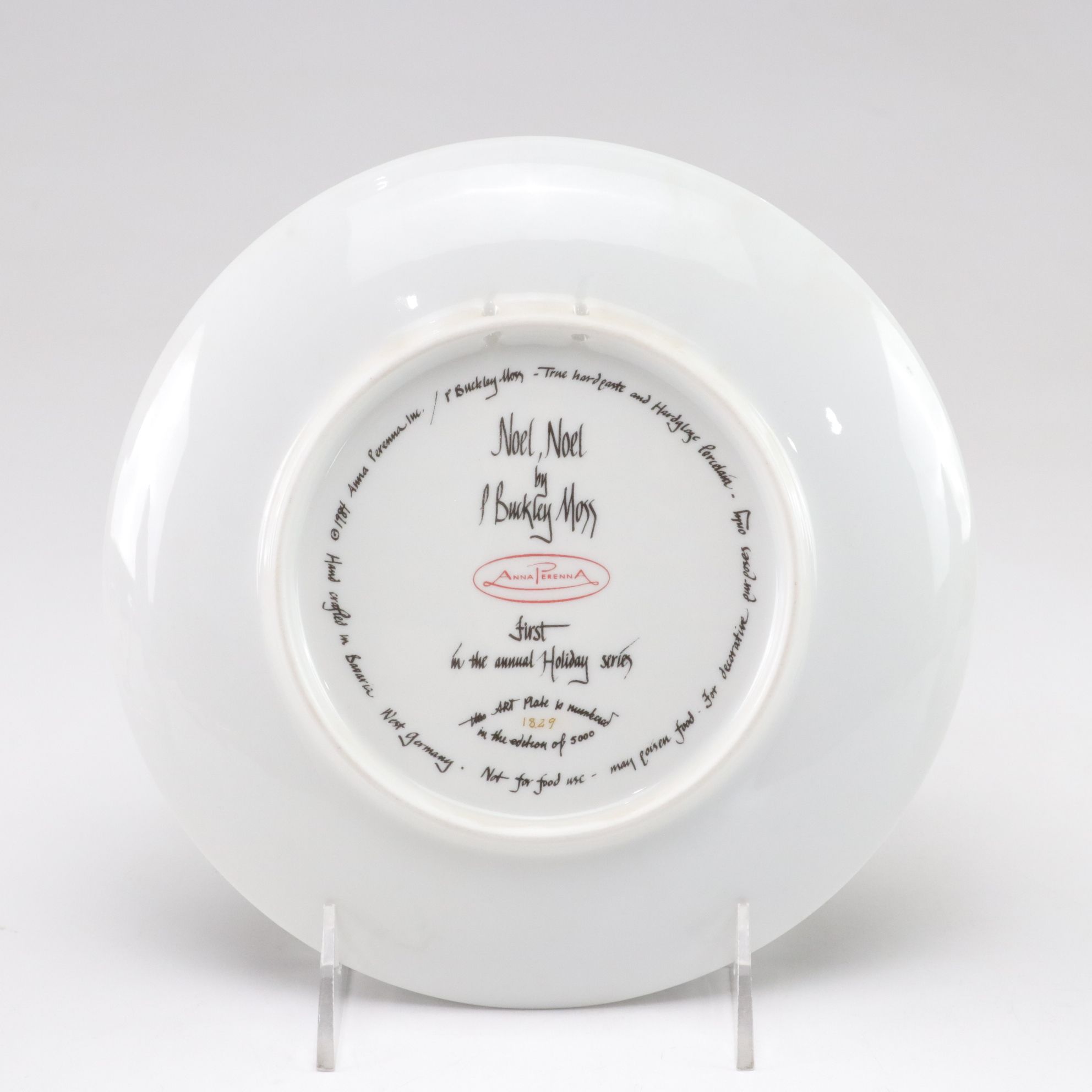 P. Buckley Moss "Noel, Noel" Illustrated Christmas Plates