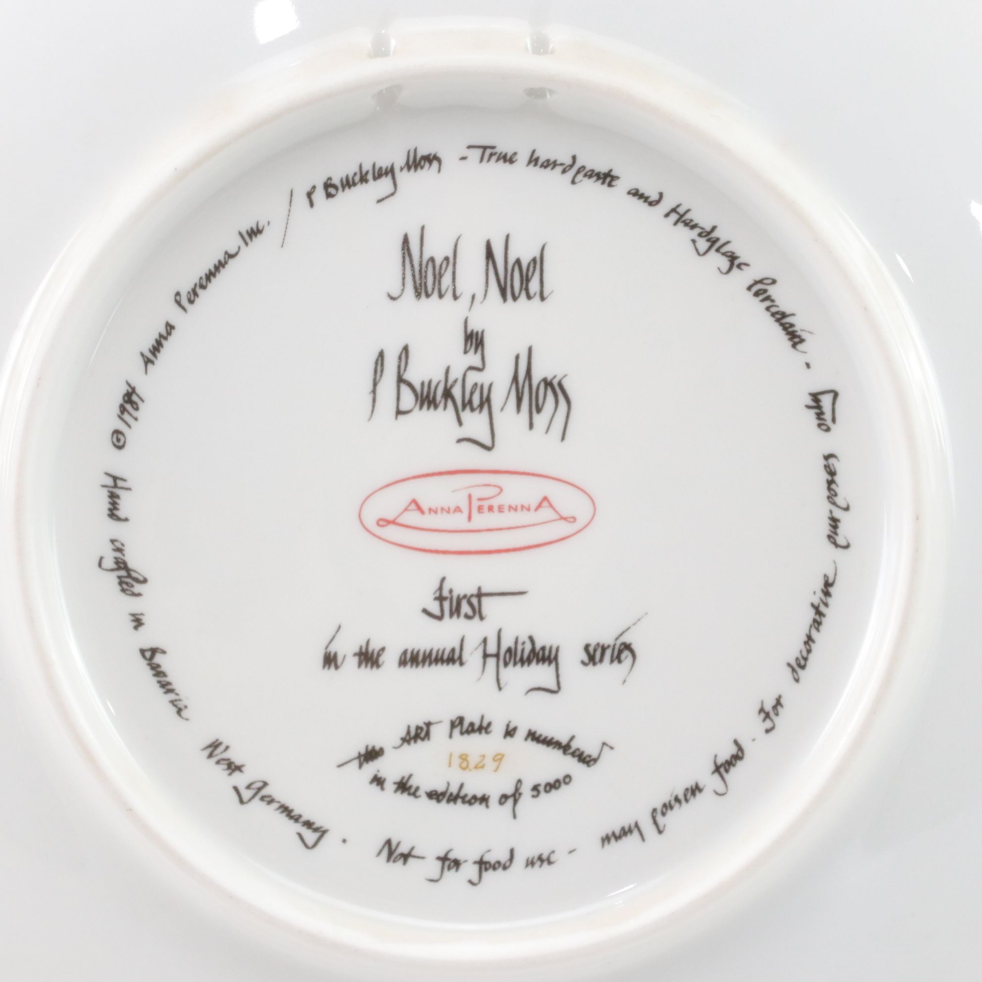 P. Buckley Moss "Noel, Noel" Illustrated Christmas Plates