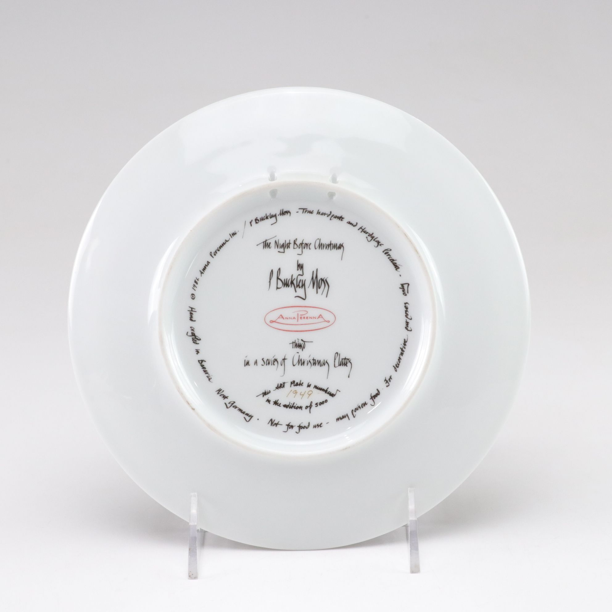 P. Buckley Moss "Noel, Noel" Illustrated Christmas Plates