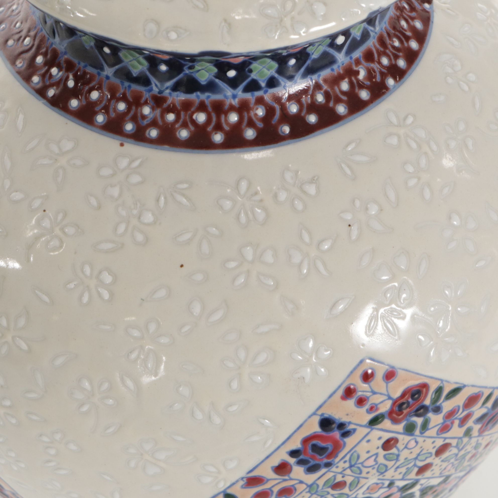 Vase-Shaped Ceramic Table Lamp with Quilted Floral Decoration, 21st Century