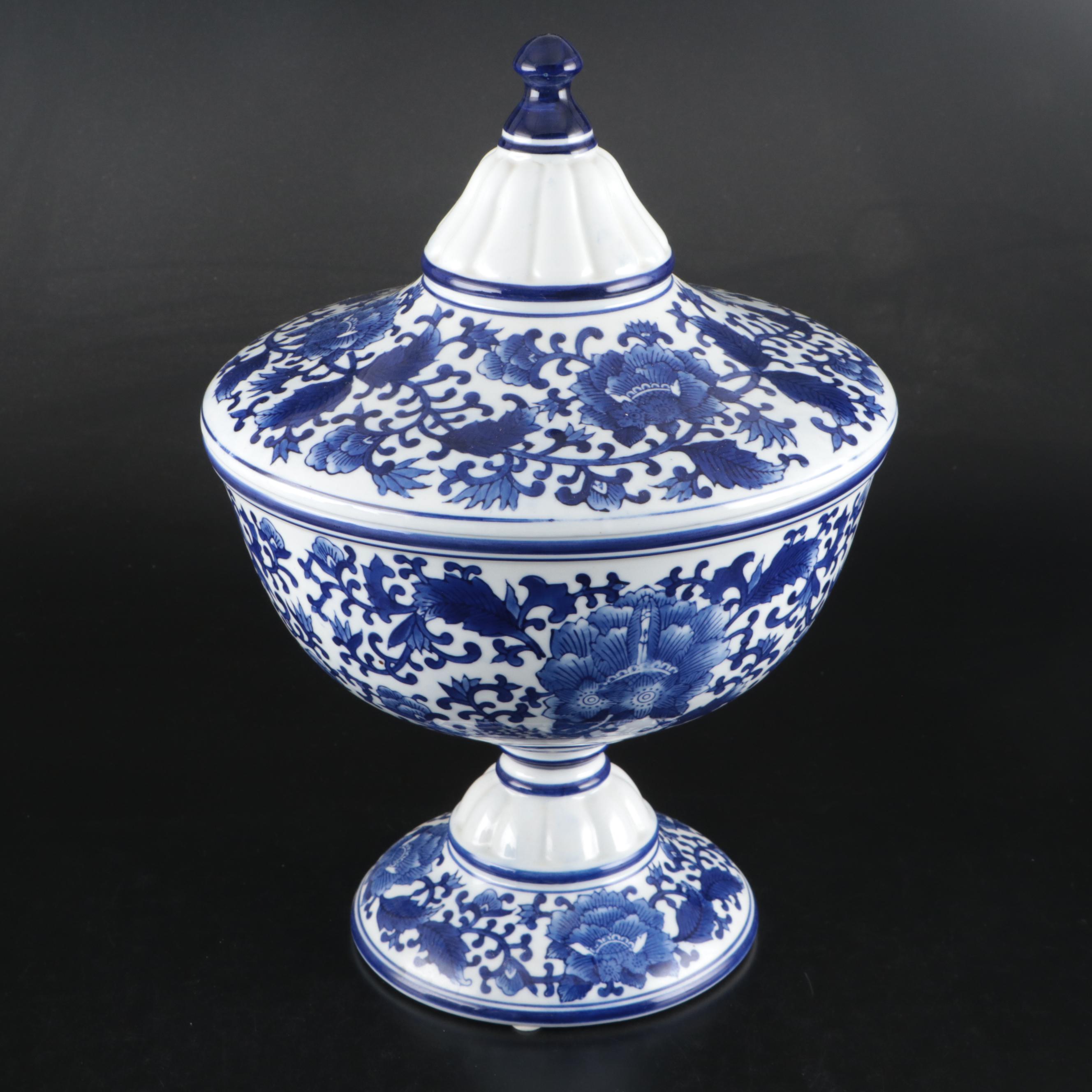 Chinese Blue and White Porcelain Jars and Lidded Pedestal Bowl
