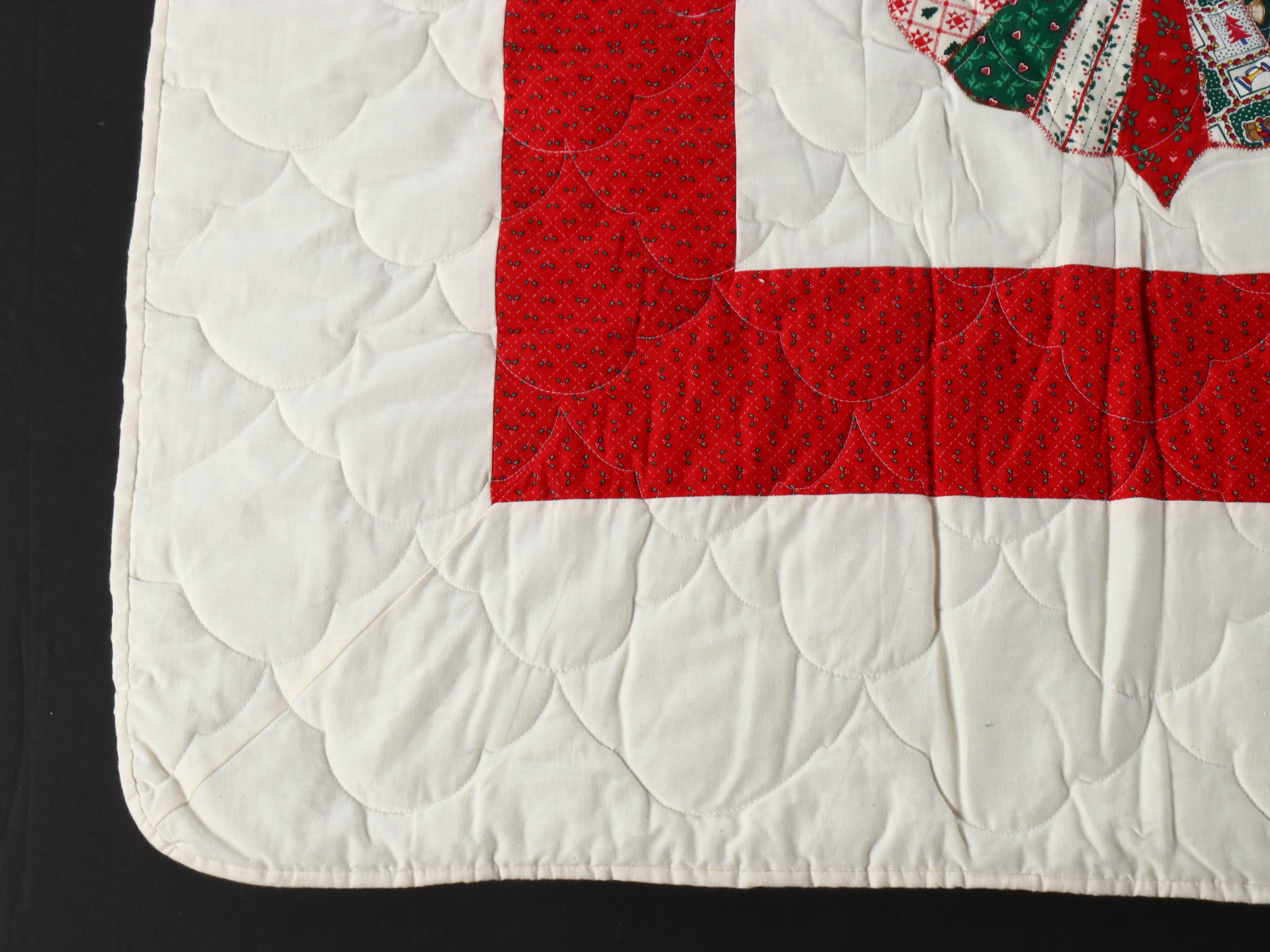 Winter Holiday Theme "Dresden Plate" Applique Queen Cotton Quilt