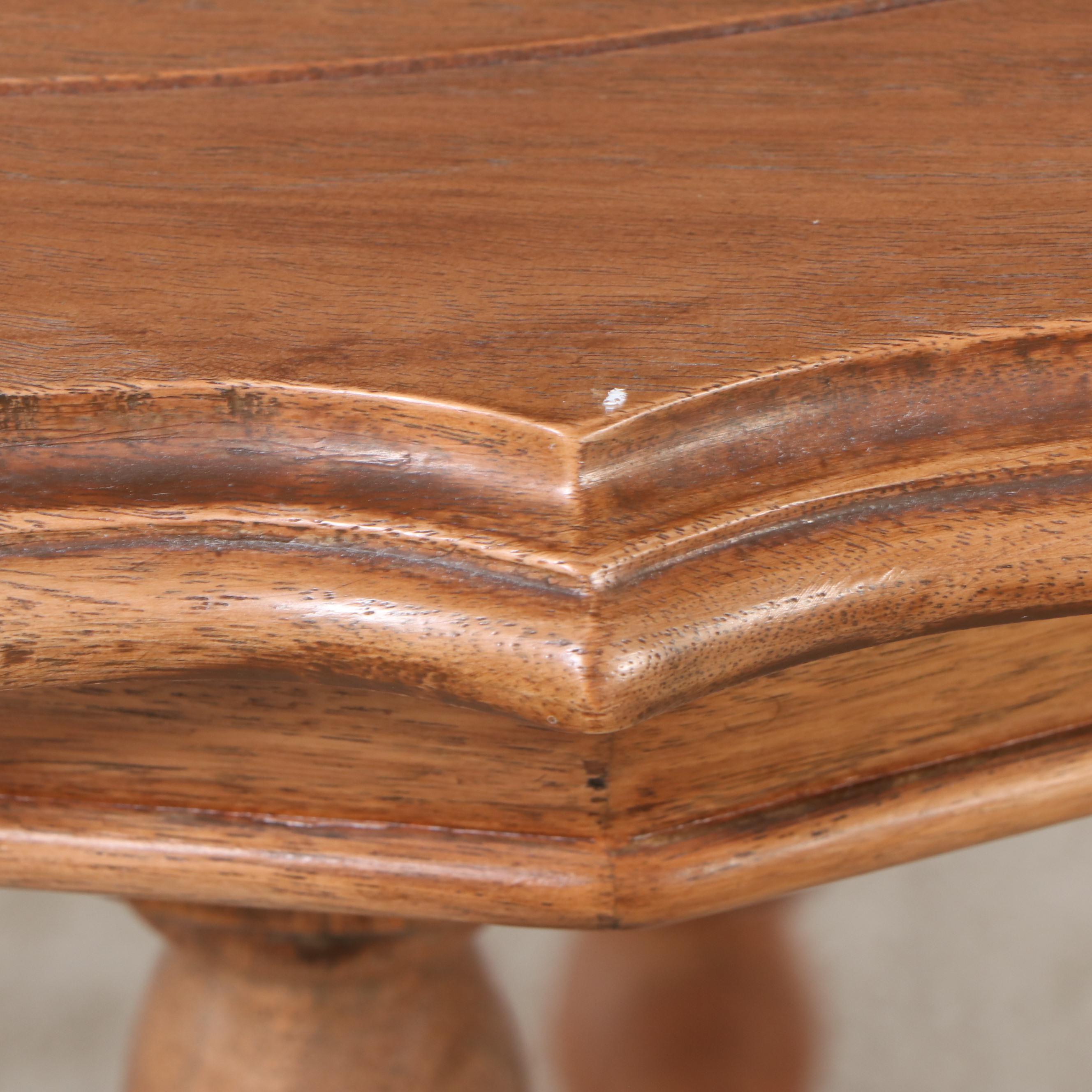 Bobbin-Turned Walnut Parlor Table, 20th Century
