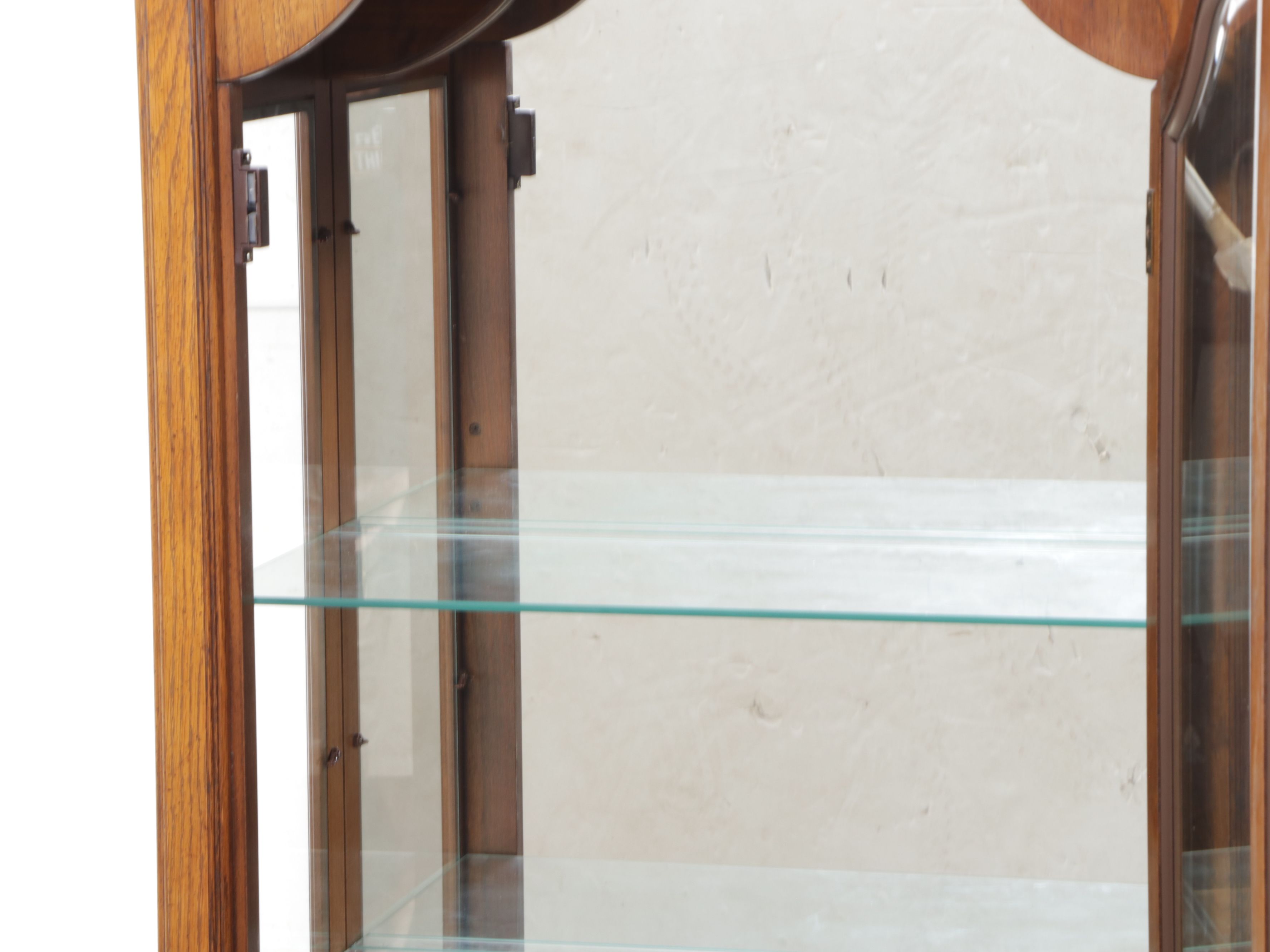 Pulaski Furniture Walnut Illuminated Curio Cabinet, Late 20th Century