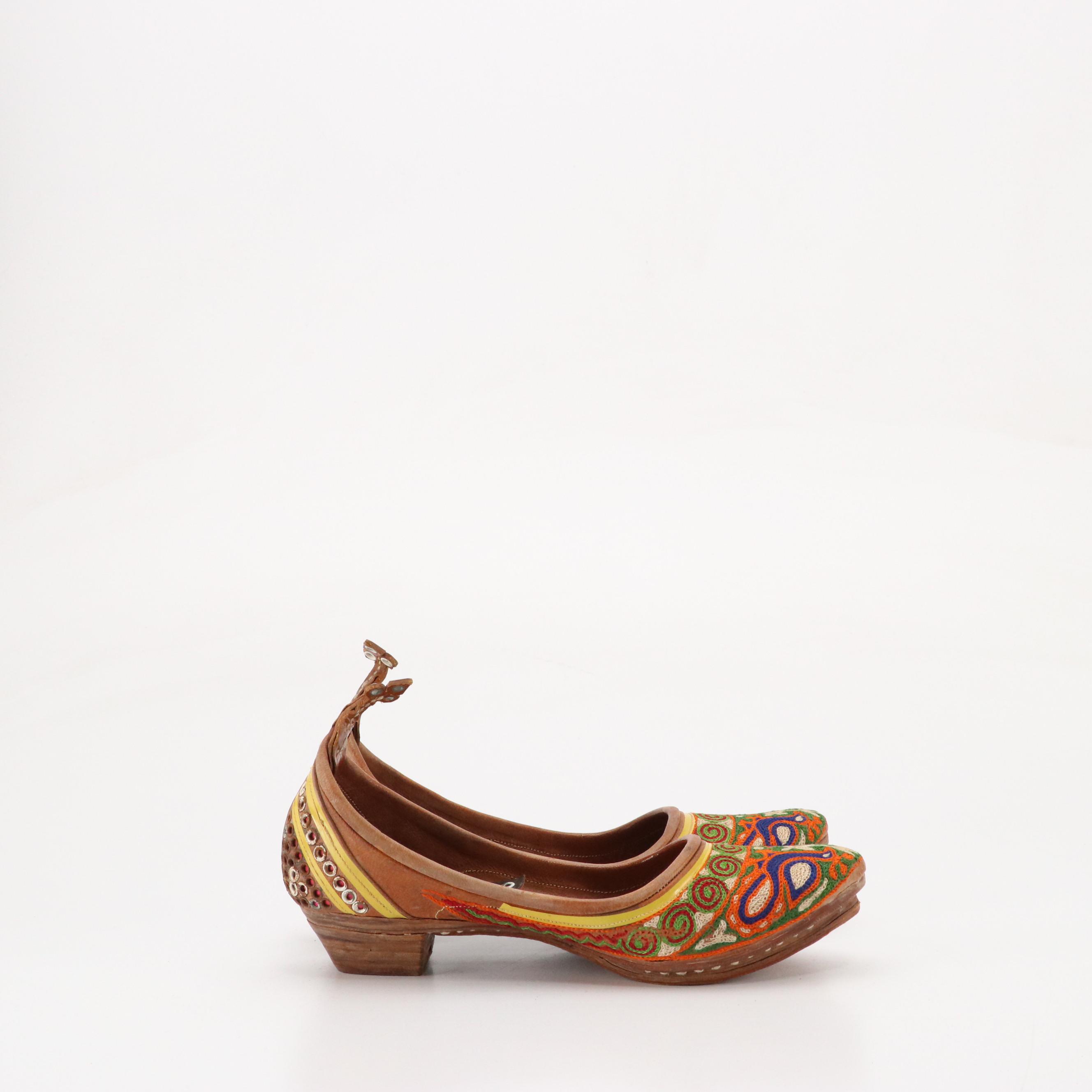 Punjabi/Jutti Handmade Embroidered Leather Shoes with Grommet Detail