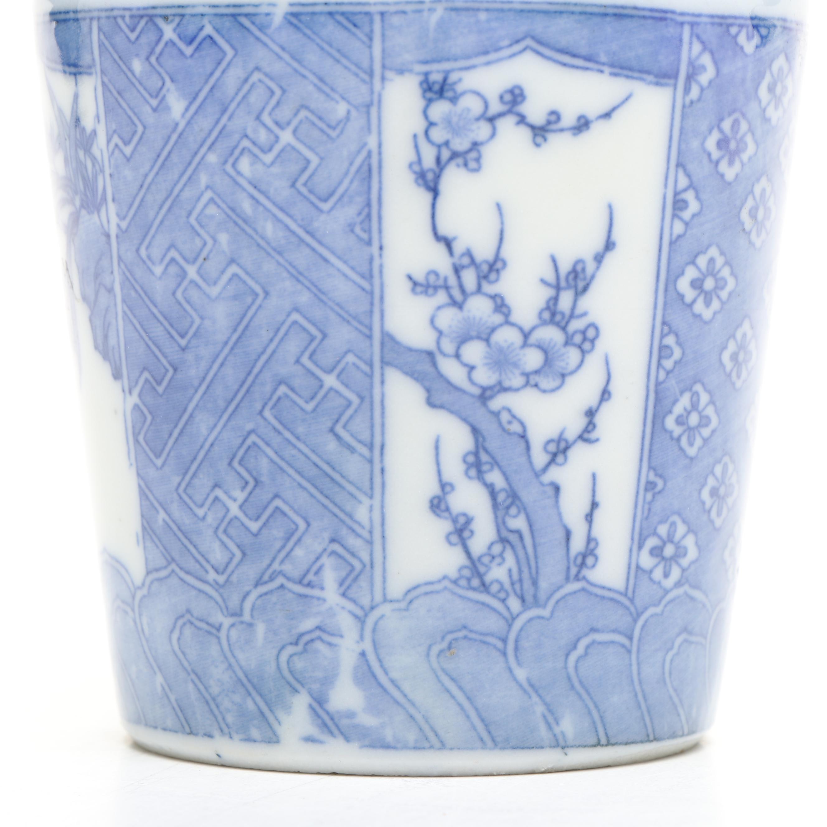 Chinese Blue and White Peacock Ceramic Decorative Bowl with Japanese Floral Cup