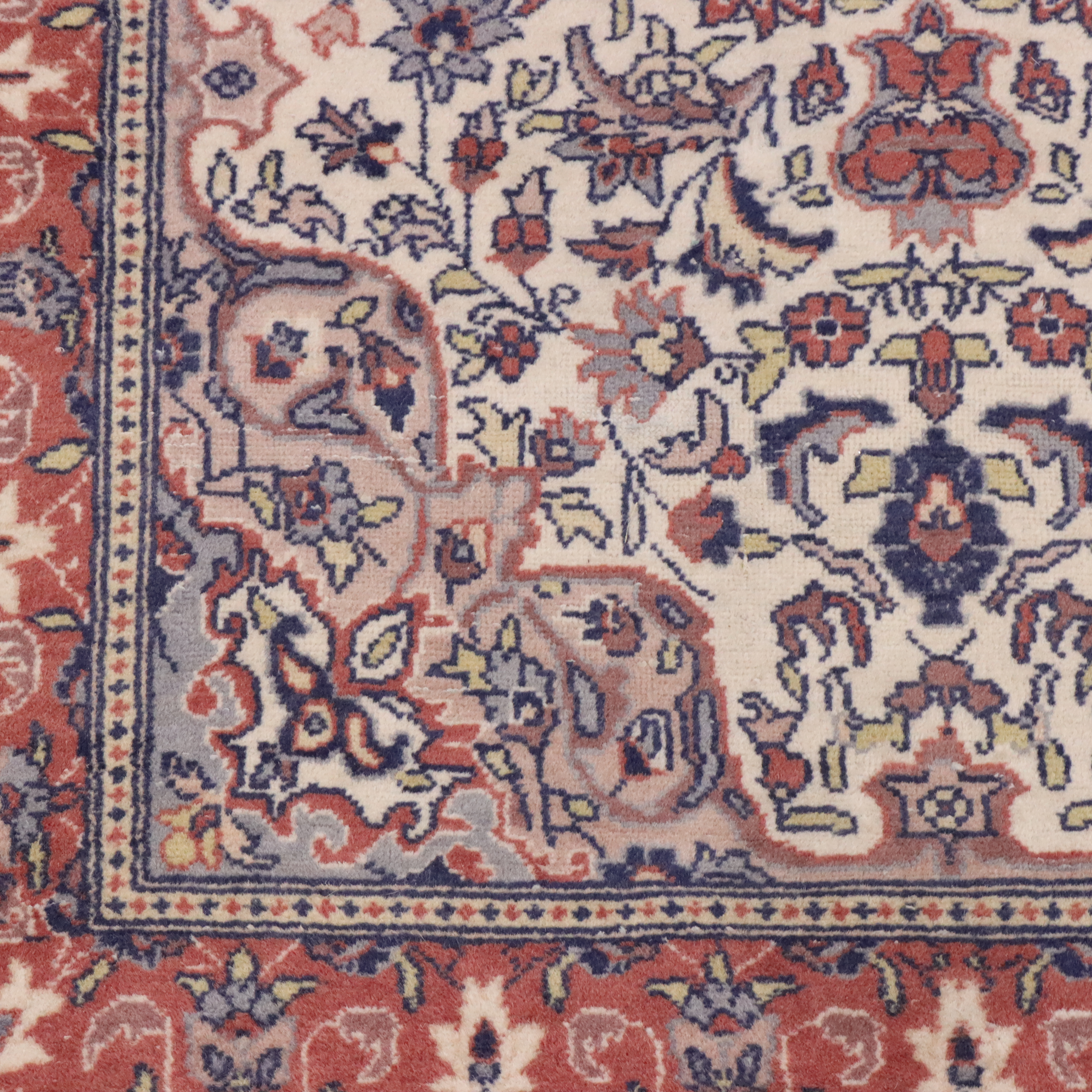 2'7 x 4'5 Hand-Knotted Persian Isfahan Accent Rug