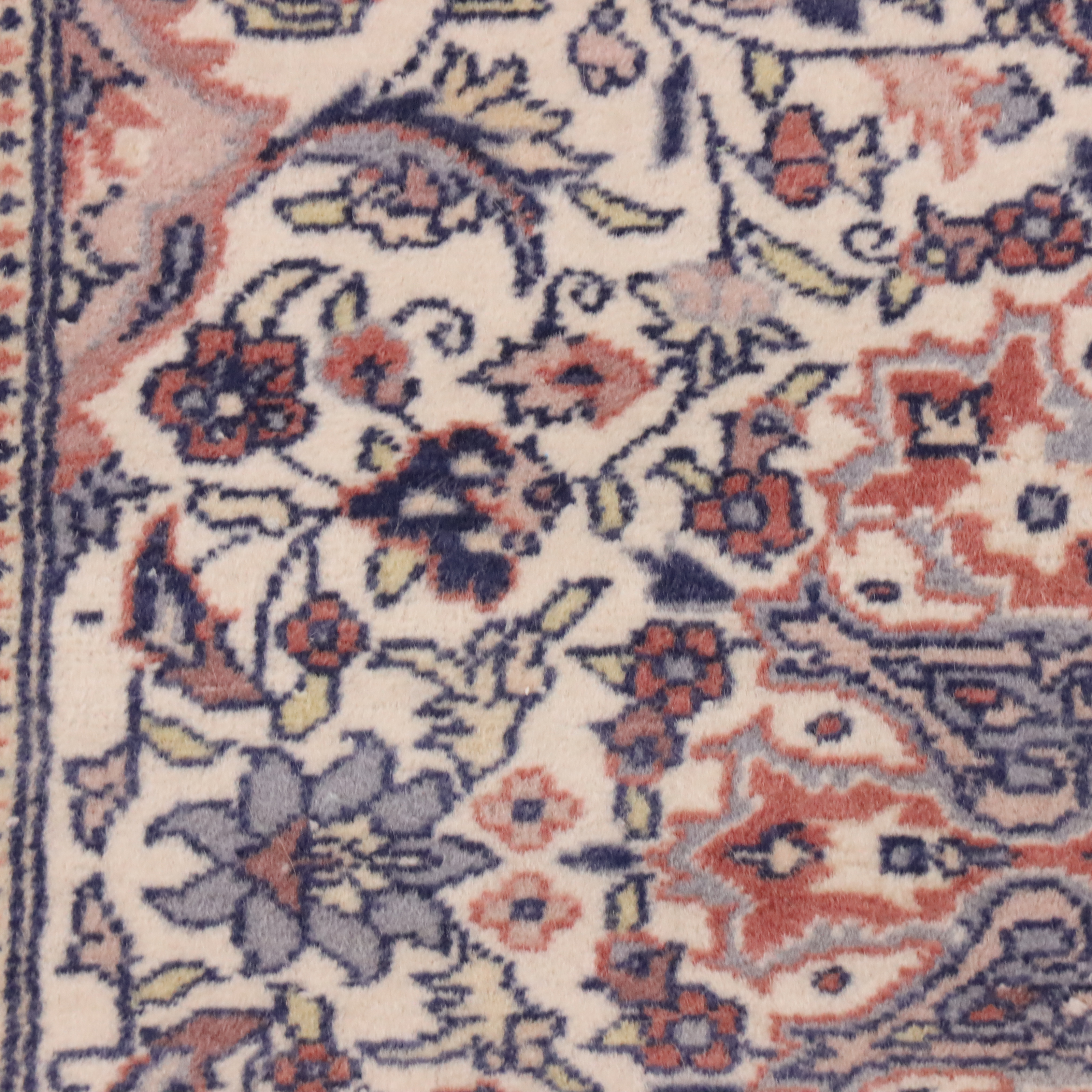 2'7 x 4'5 Hand-Knotted Persian Isfahan Accent Rug