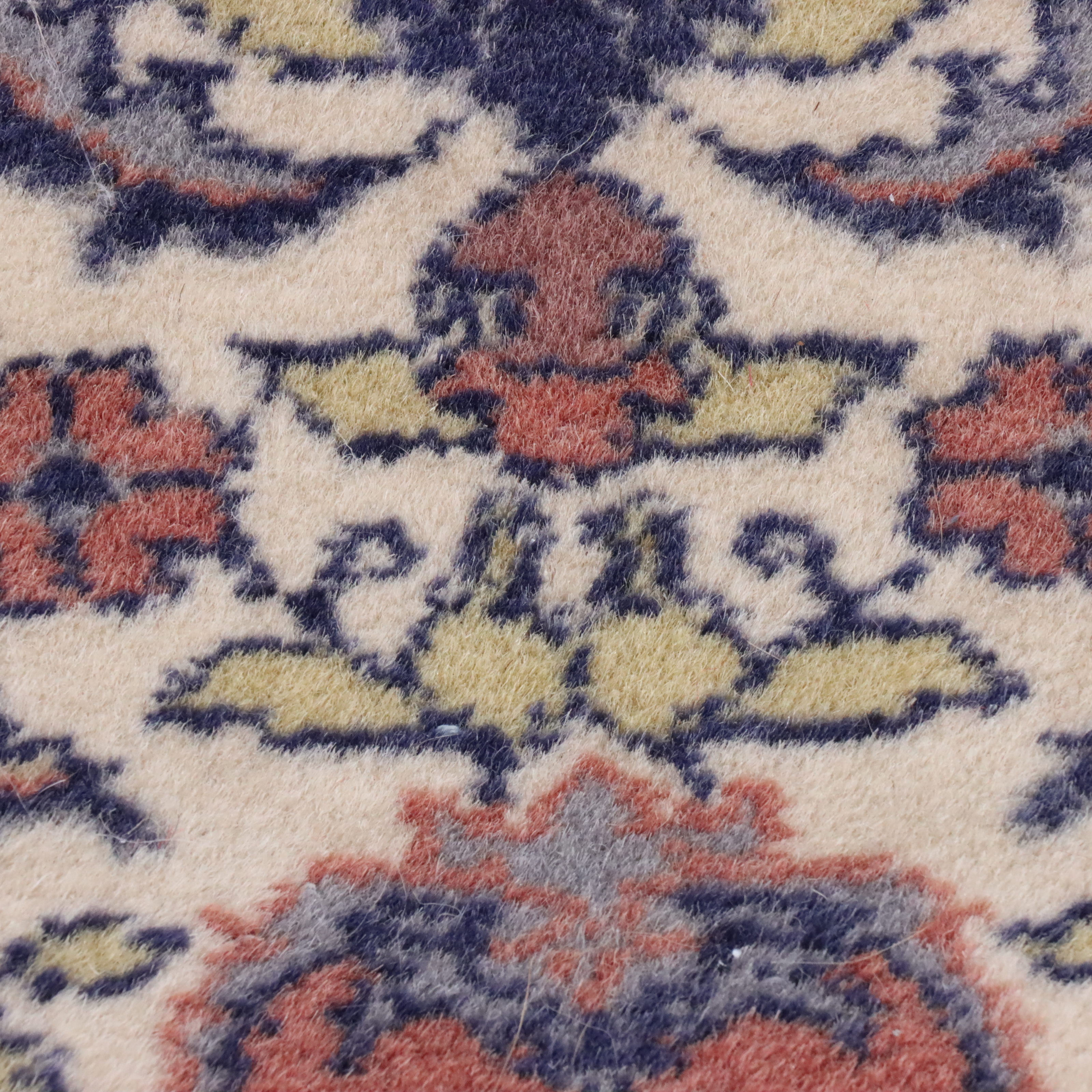 2'7 x 4'5 Hand-Knotted Persian Isfahan Accent Rug