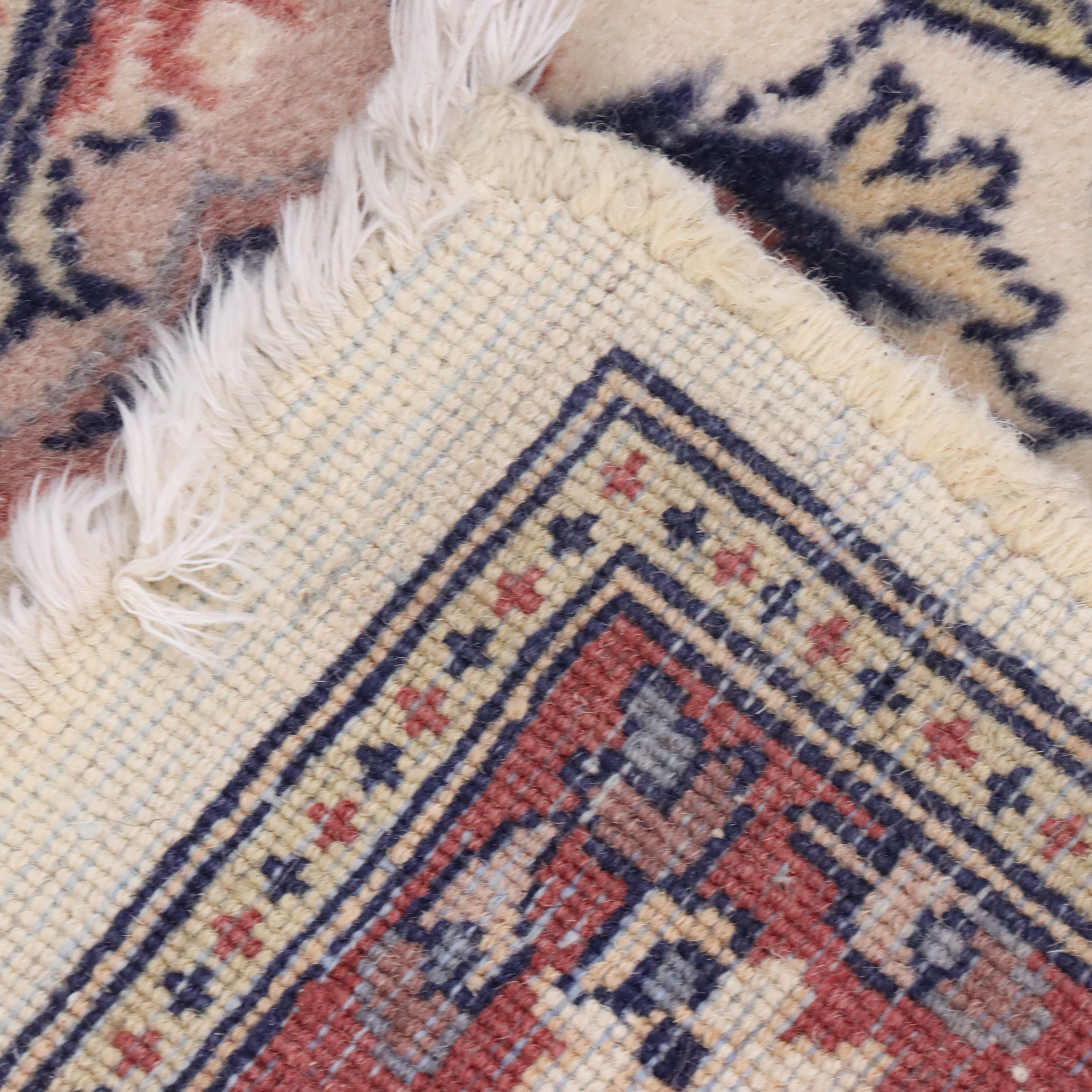 2'7 x 4'5 Hand-Knotted Persian Isfahan Accent Rug