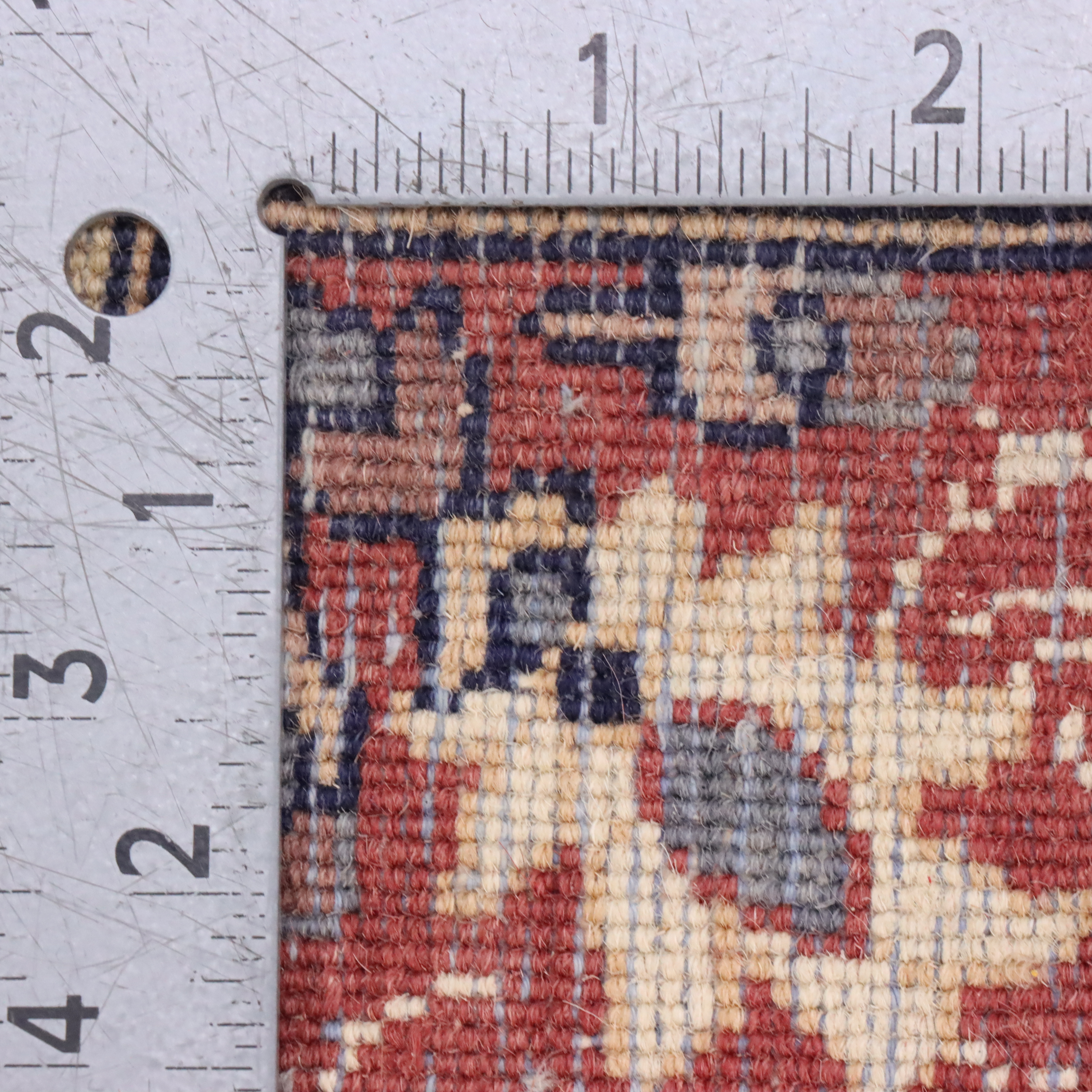 2'7 x 4'5 Hand-Knotted Persian Isfahan Accent Rug