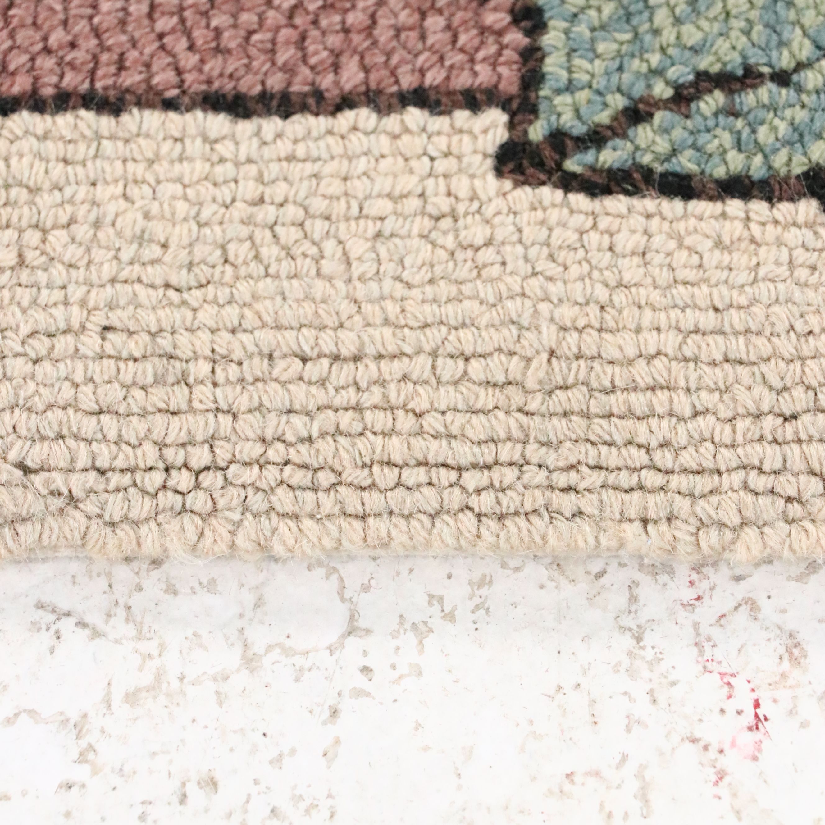 4' x 6' Hand-Tufted Rose and Thorns Area Rug