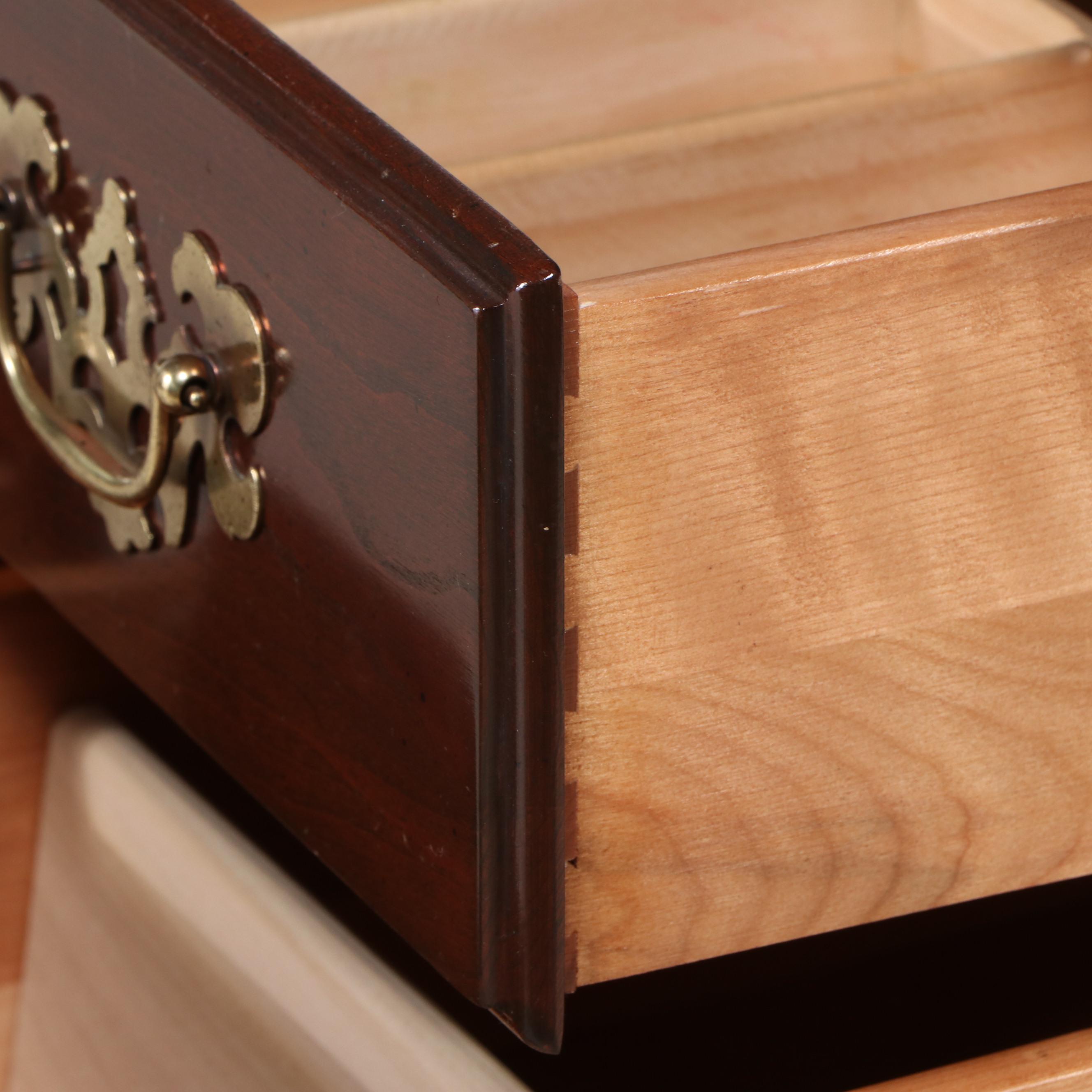 Ethan Allen Queen Anne Style Mahogany Lowboy, Late 20th Century