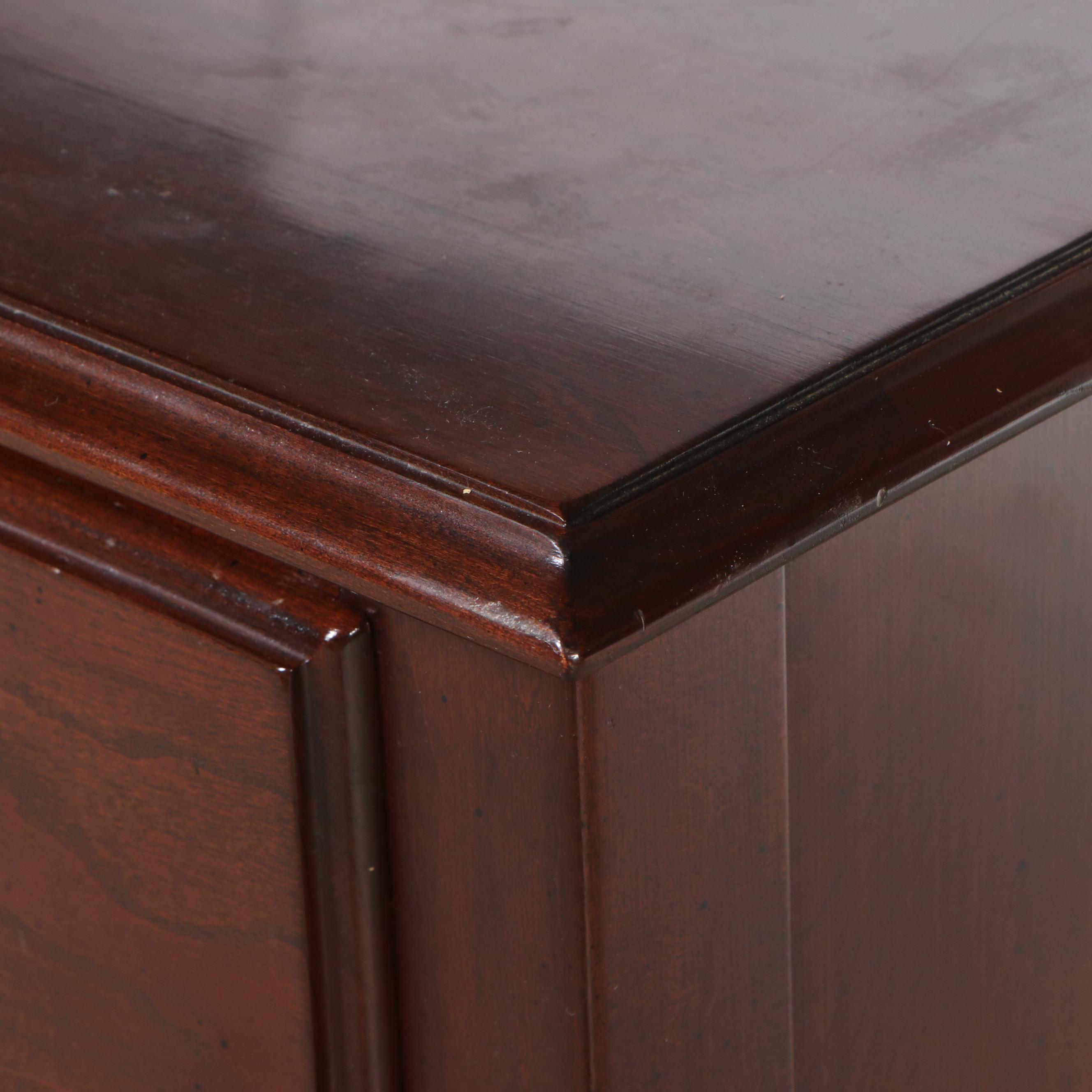 Ethan Allen Queen Anne Style Mahogany Lowboy, Late 20th Century