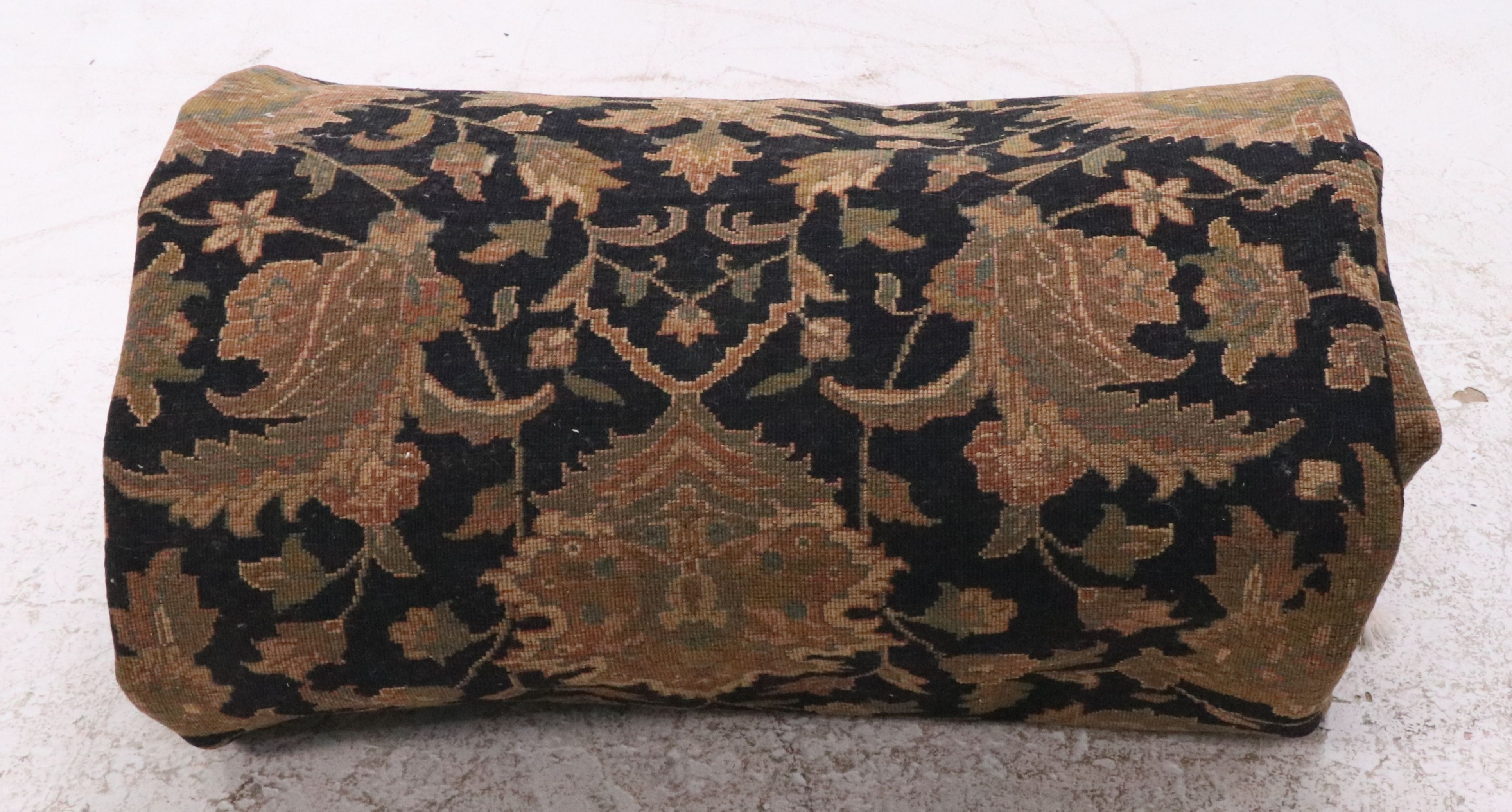 9' x 11'11 Hand-Knotted Indian Agra Area Rug