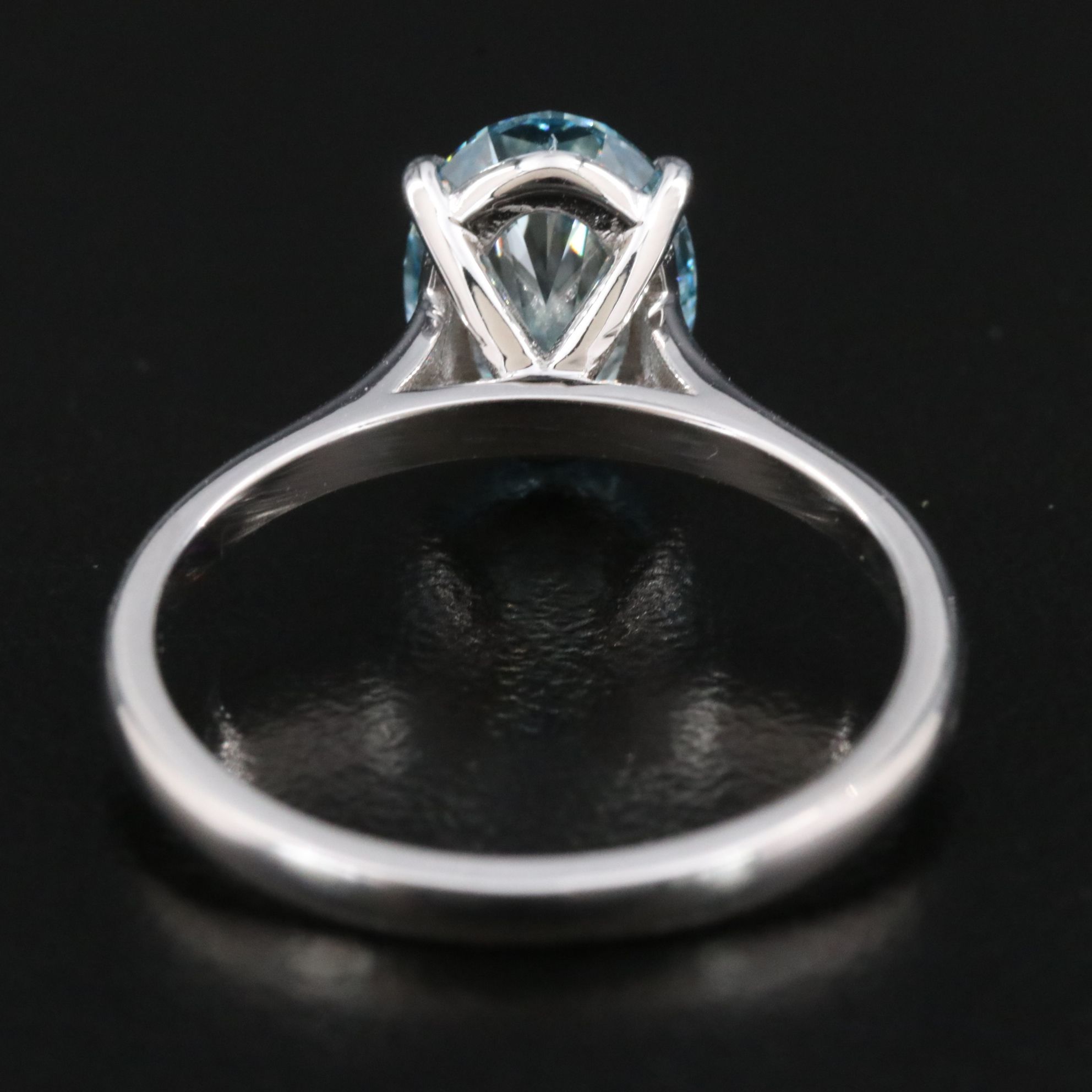 18K 2.02 CT Fancy Vivid Blue Lab Grown Diamond Ring with IGI Report